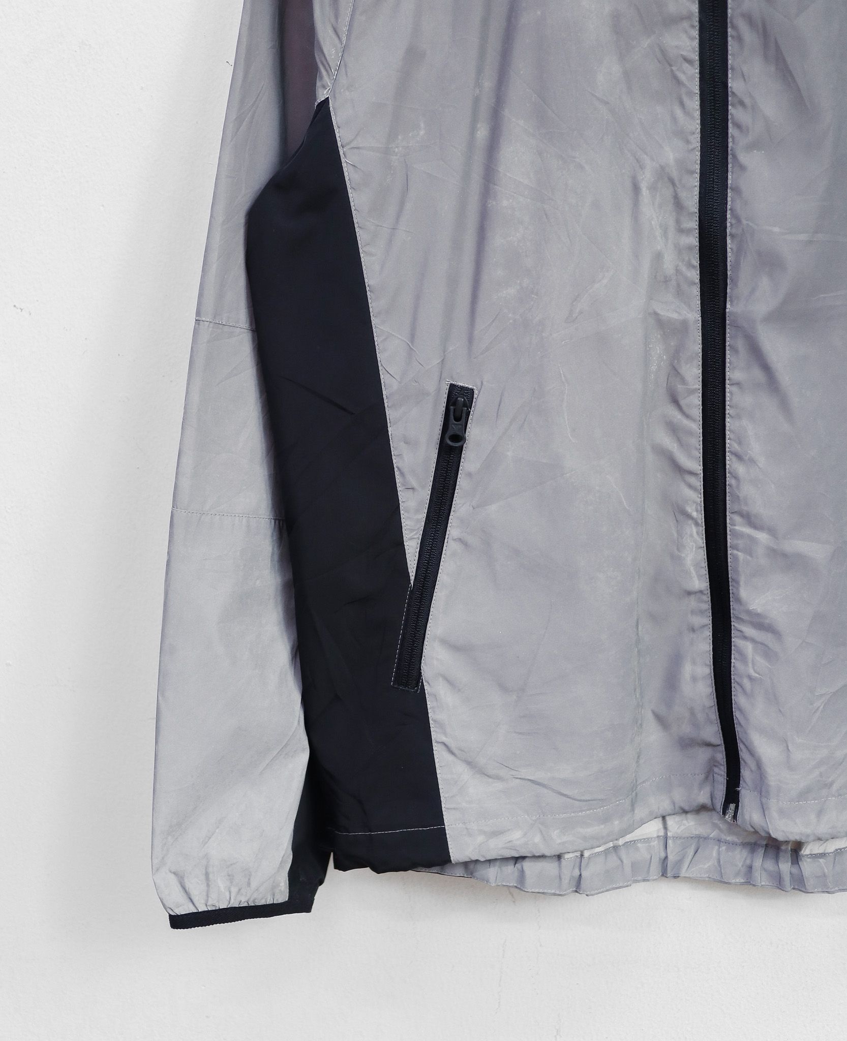 12.15.24 - VTG REFLECTION WINDBREAKER JACKET - AMERICAN EAGLE
