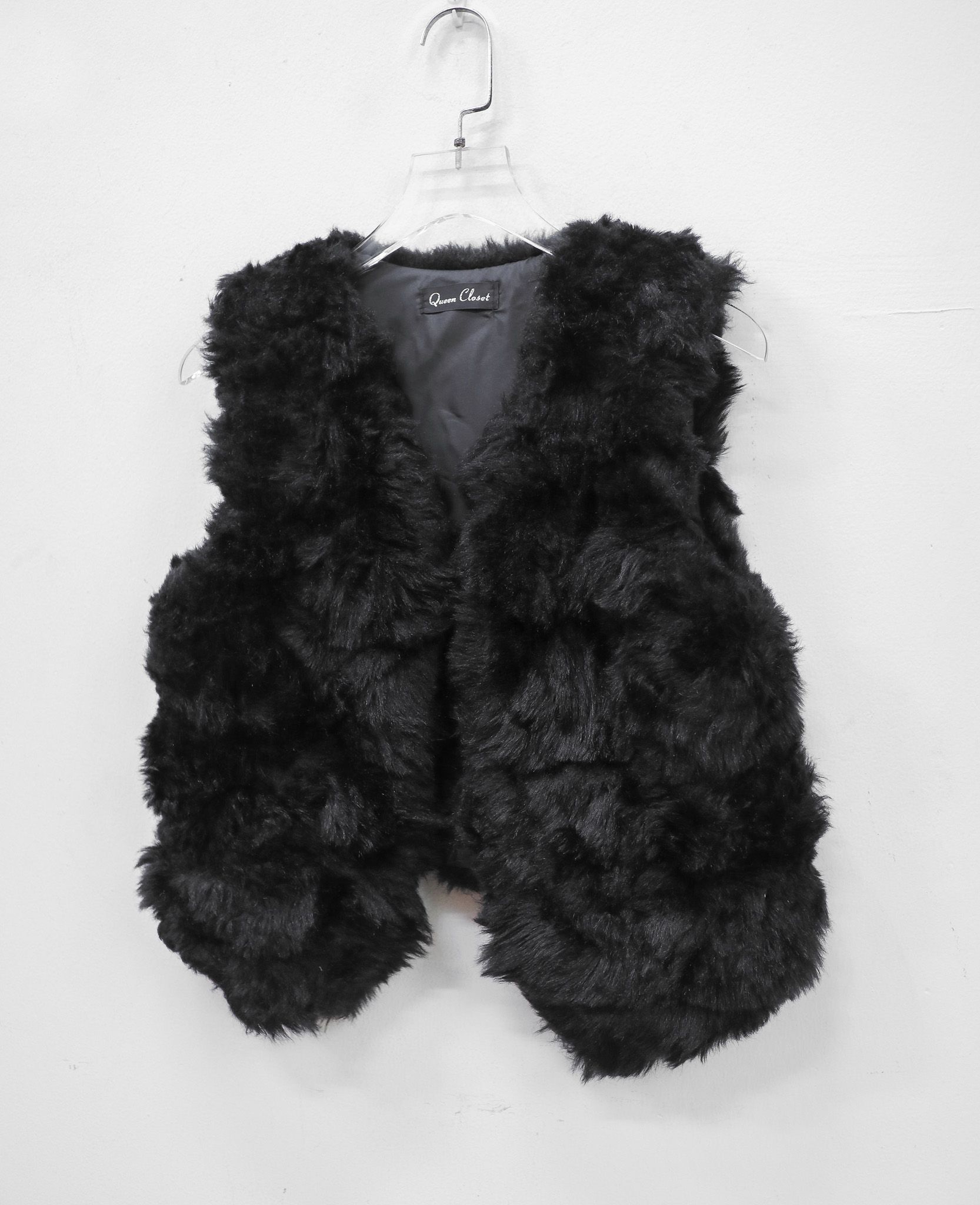12.20.24 - VTG CROPPED FAUX FUR VEST JACKET - QUEEN CLOSET