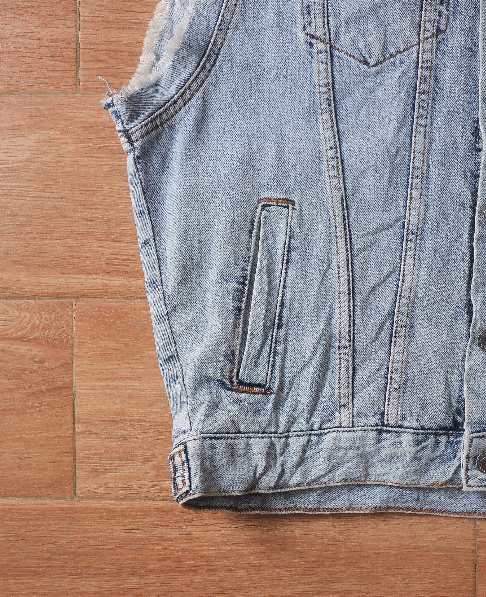 09.22.24 - VTG DENIM VEST JACKET - GUESS LA