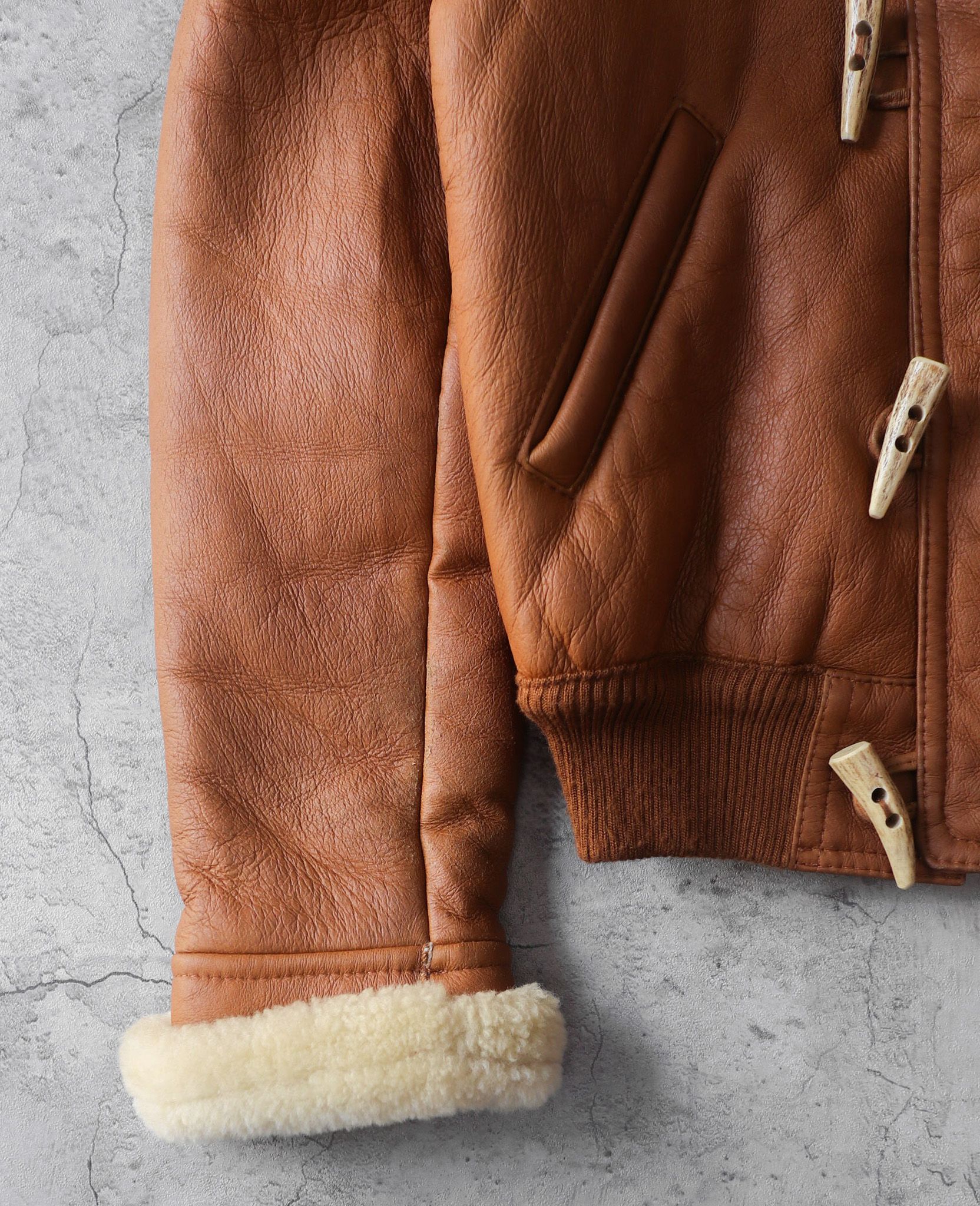 02.10.24 - VTG CROPPED SHERPA LINED LEATHER HOODED JACKET - CHILD WOMAN