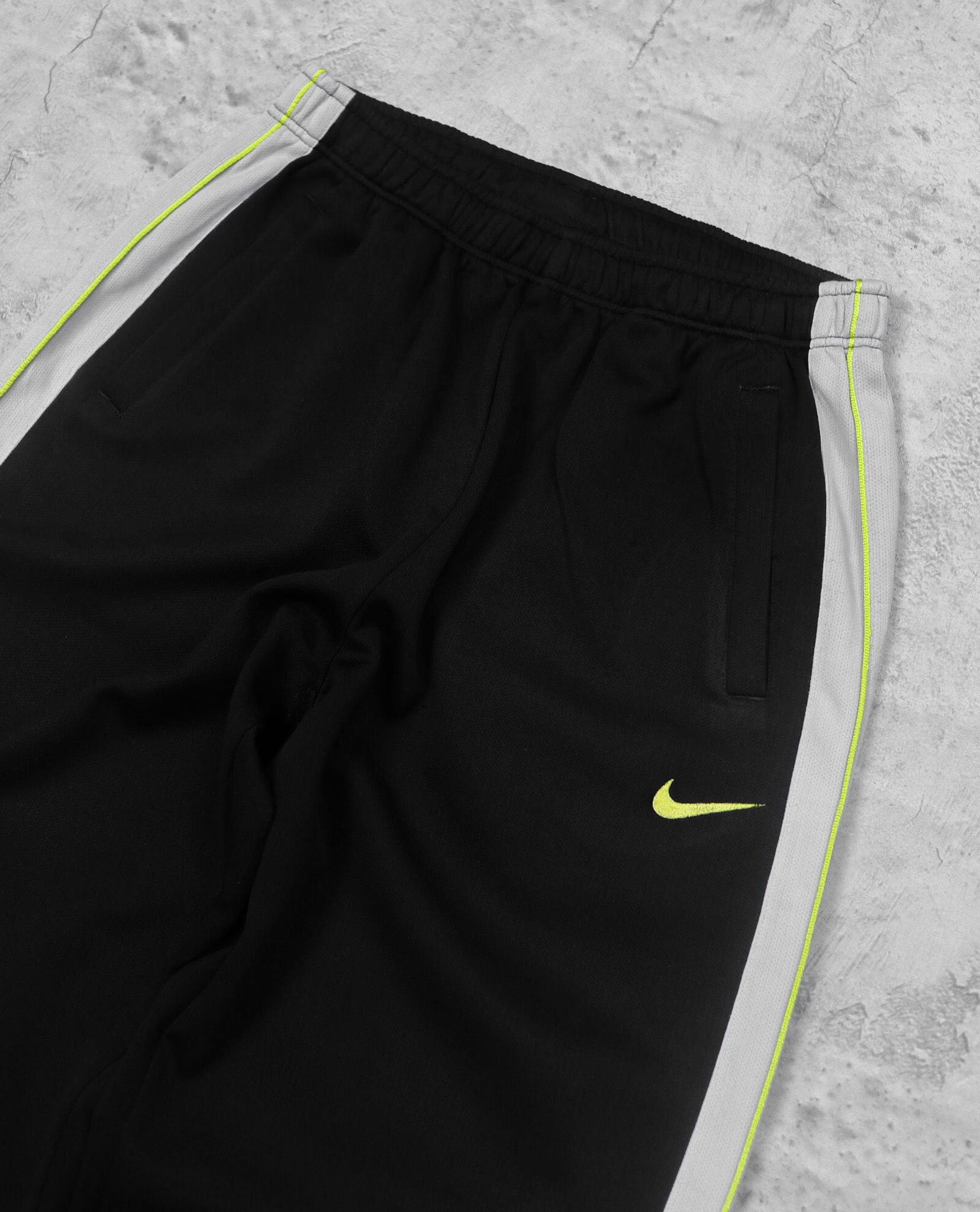 01.11.23 - VTG TRACK PANTS - NIKE 2000s