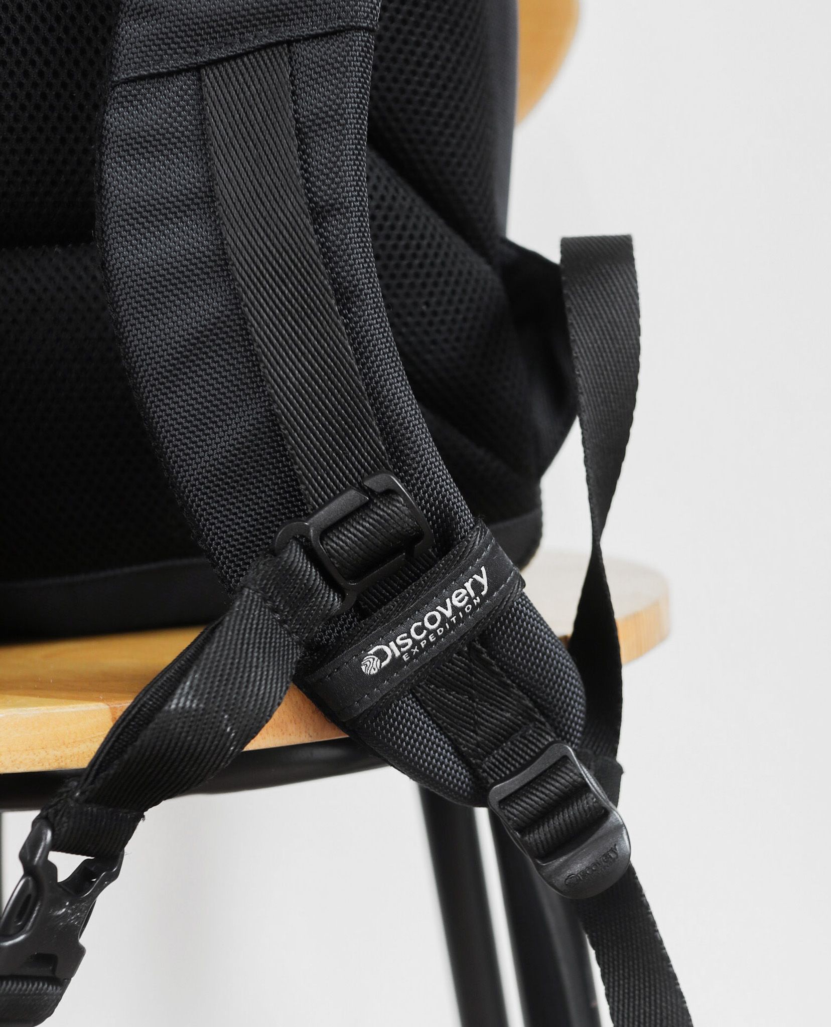 06.13.23 - VTG BAG - DISCOVERY