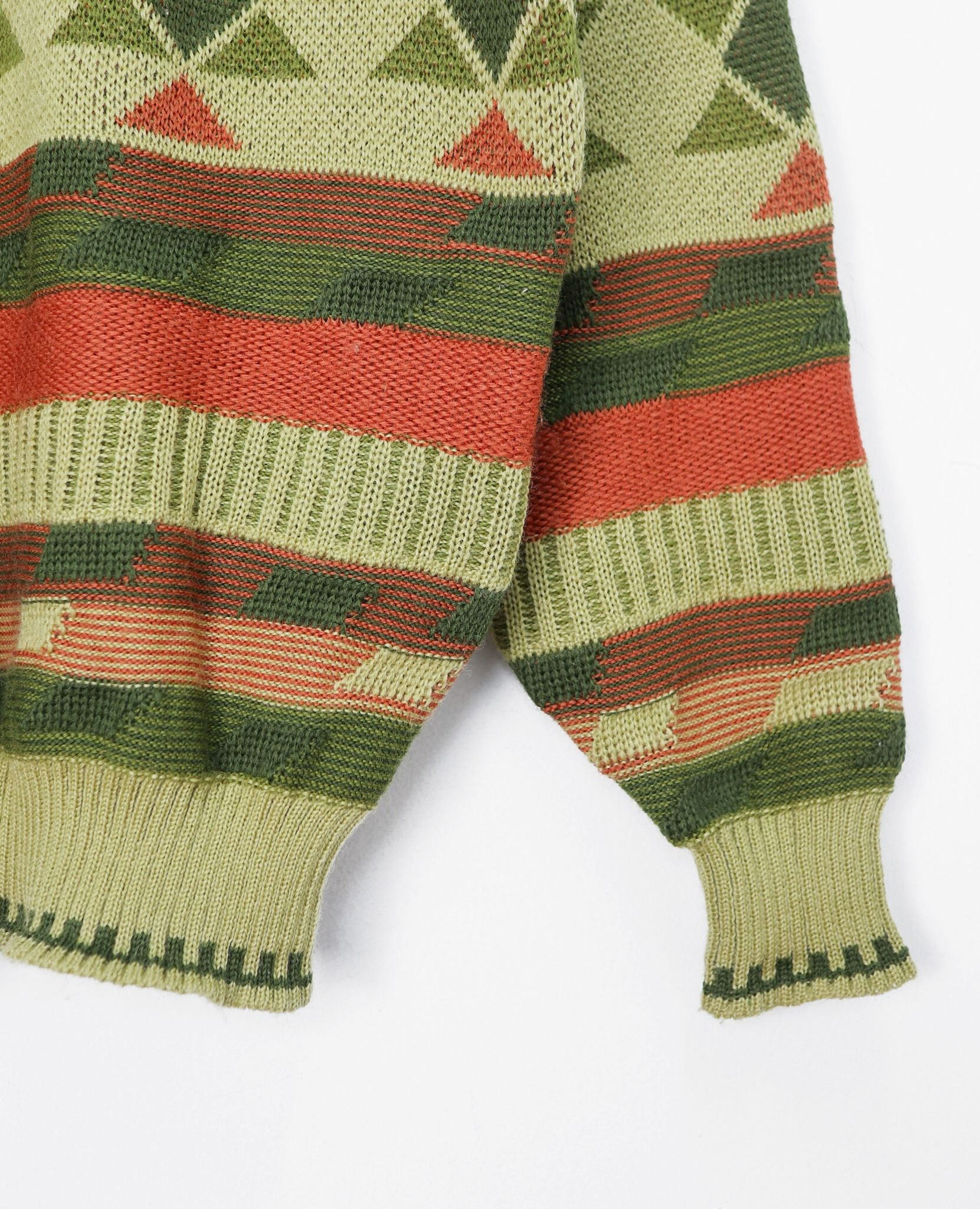 11.15.22 - VTG KNIT SWEATSHIRT - GUY