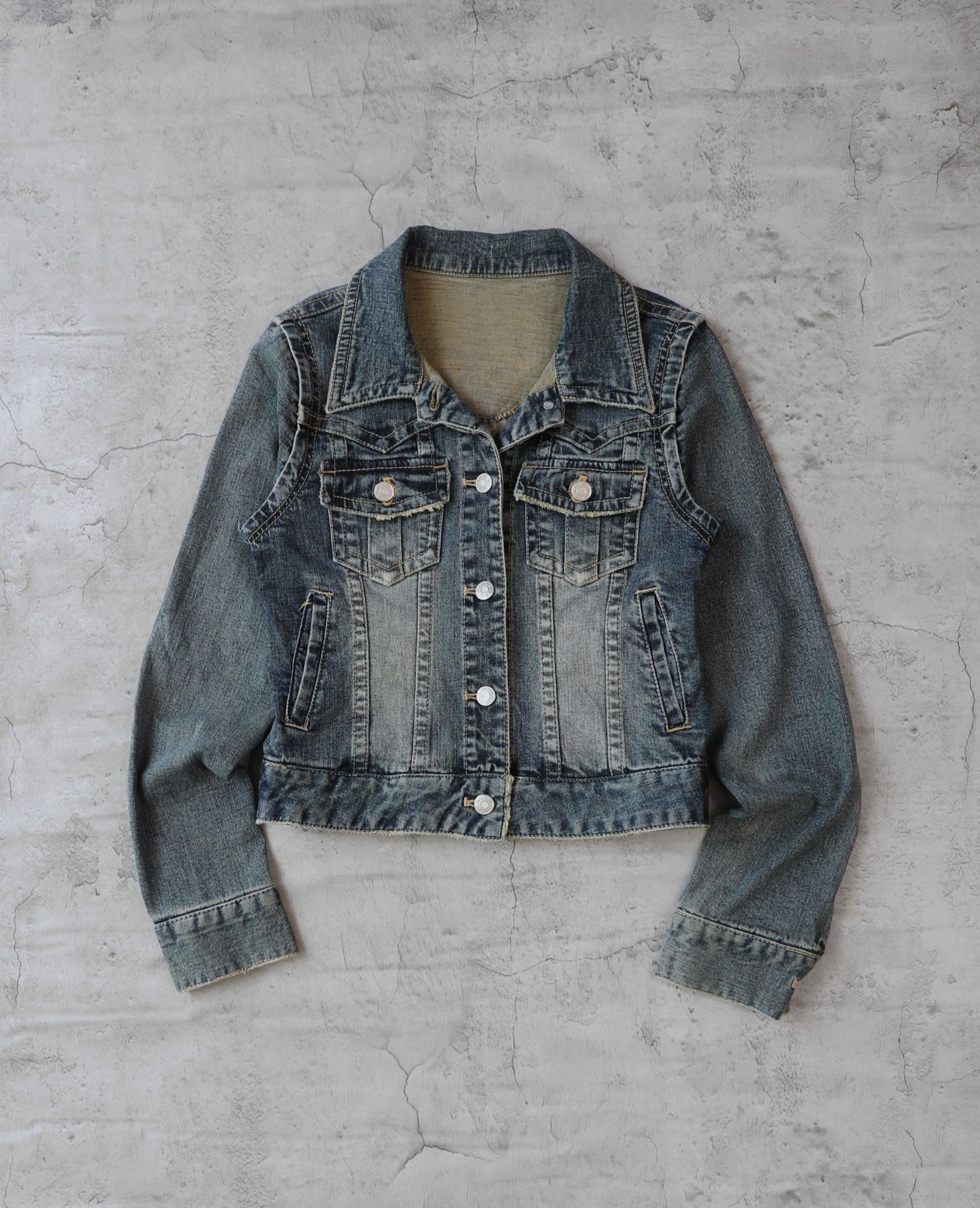 10.18.23 - VTG CROPPED DENIM JACKET - CECIL McBEE