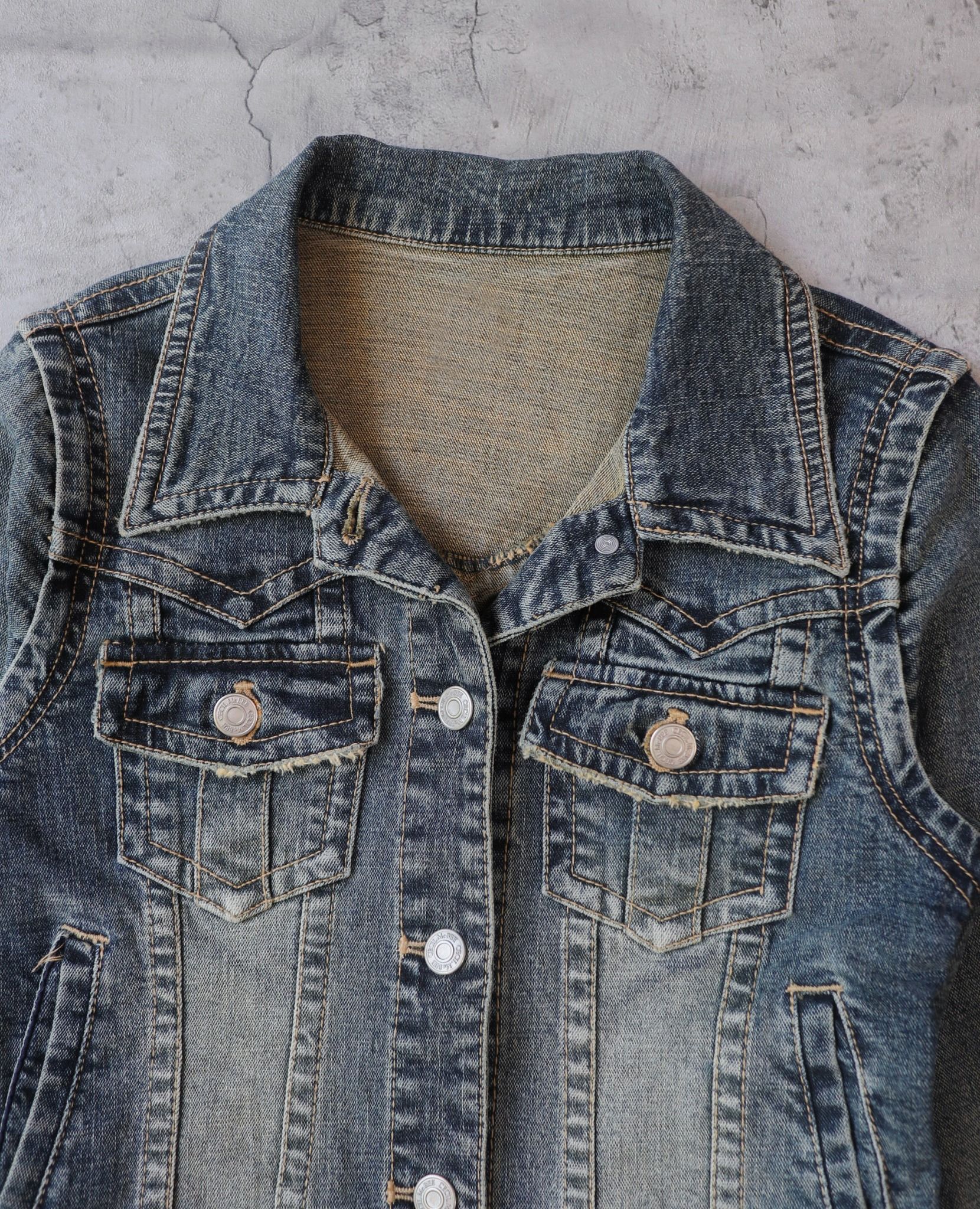 10.18.23 - VTG CROPPED DENIM JACKET - CECIL McBEE