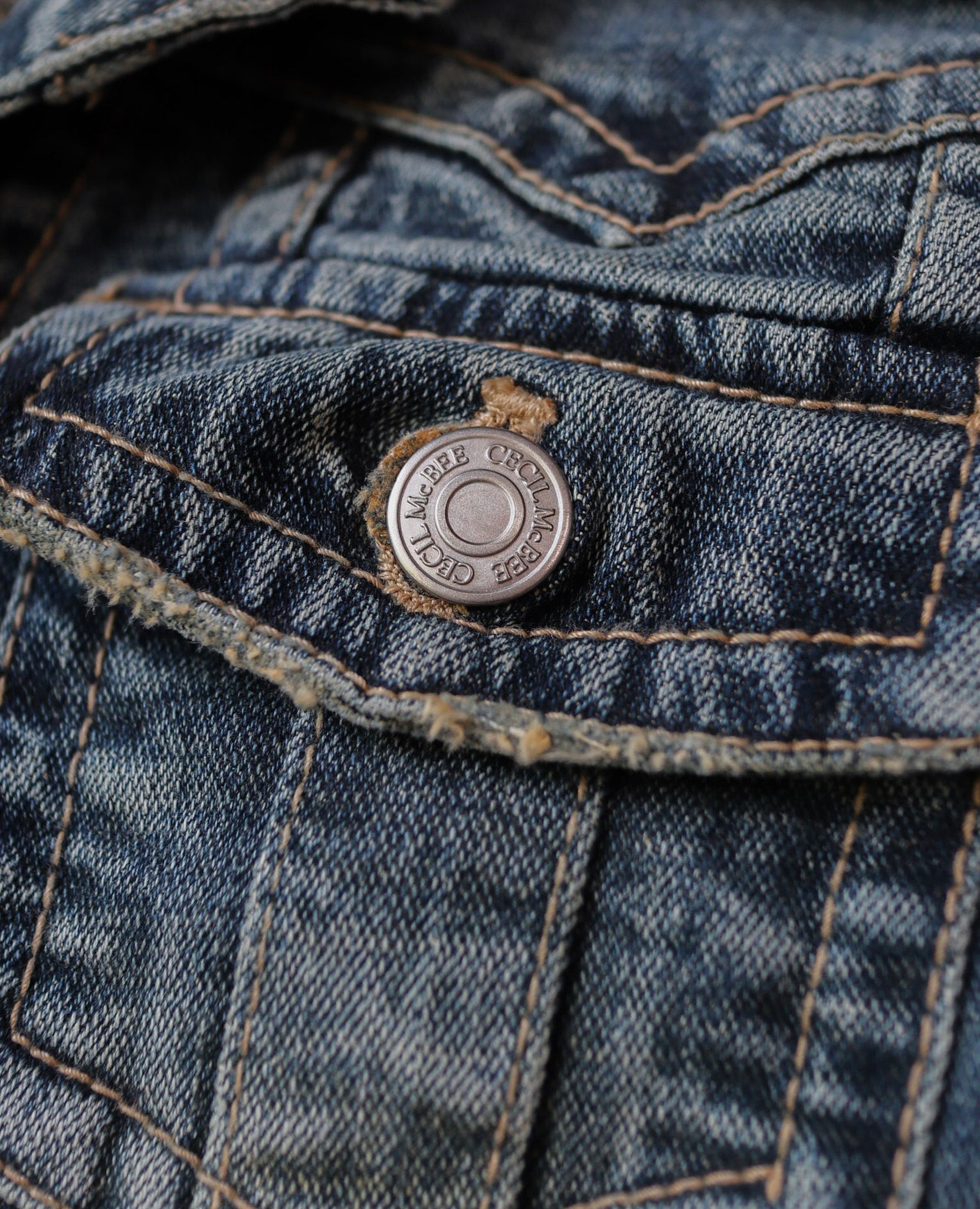10.18.23 - VTG CROPPED DENIM JACKET - CECIL McBEE