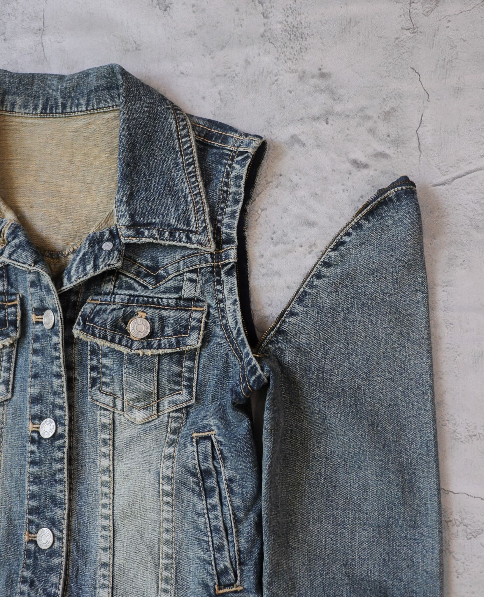 10.18.23 - VTG CROPPED DENIM JACKET - CECIL McBEE