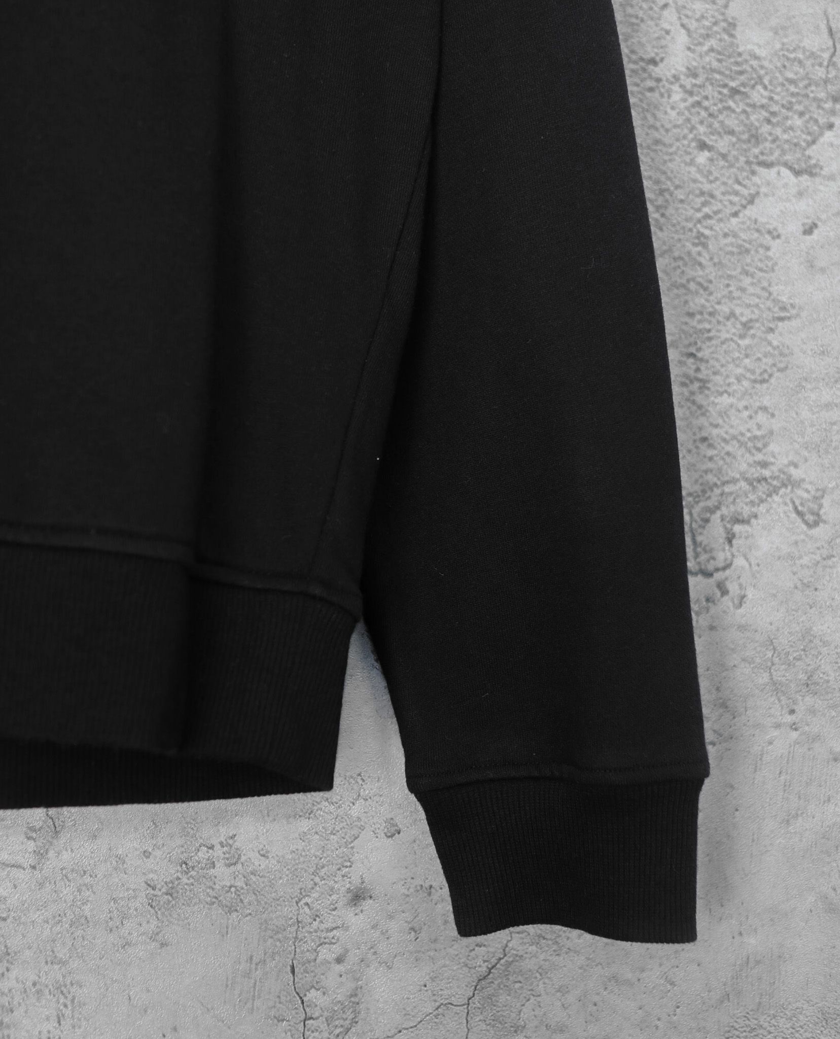 02.01.23 - VTG SWEATSHIRT - TATE
