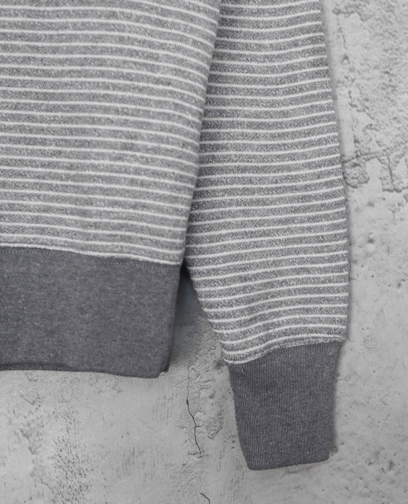 02.01.23 - VTG SWEATSHIRT - GAP