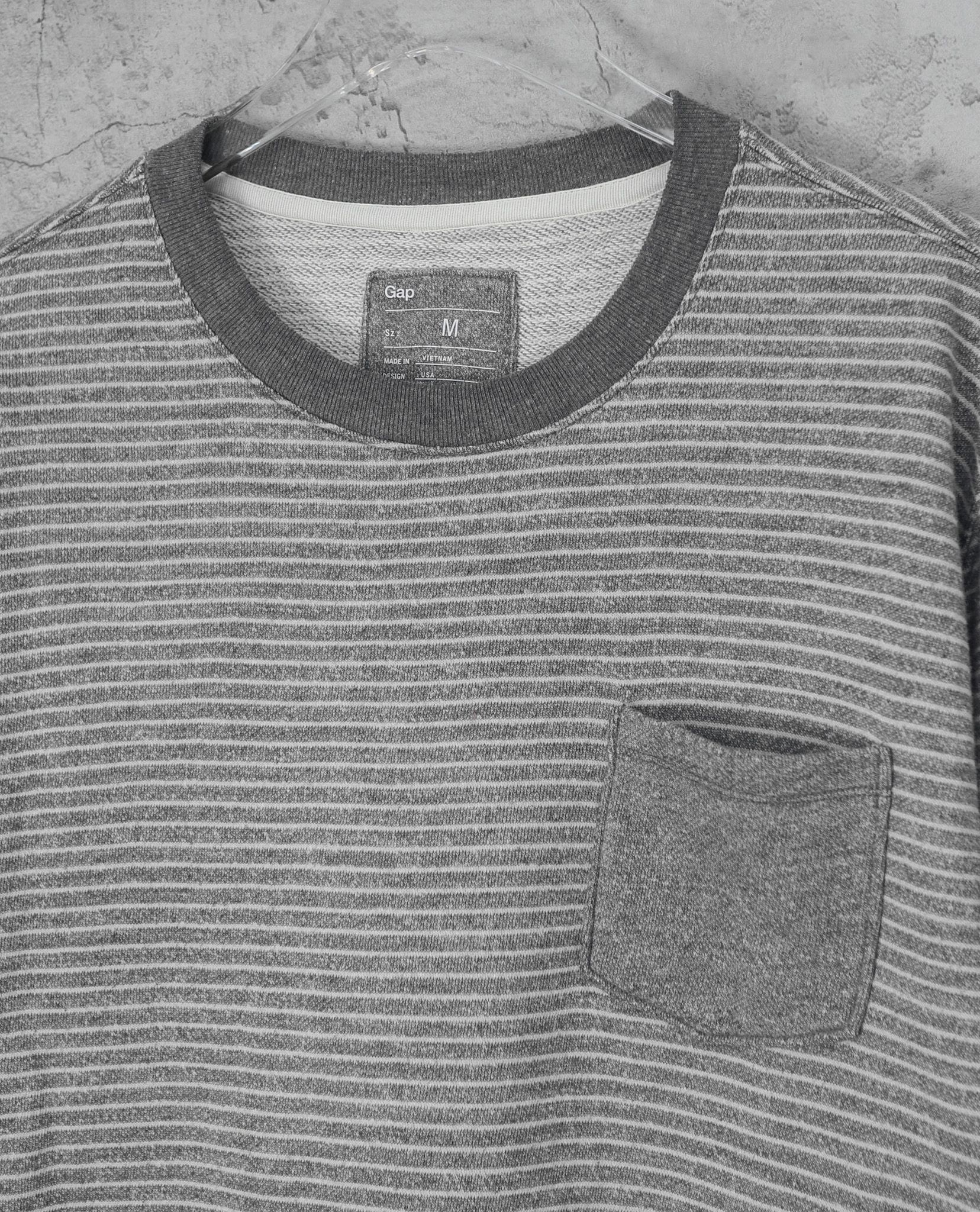 02.01.23 - VTG SWEATSHIRT - GAP
