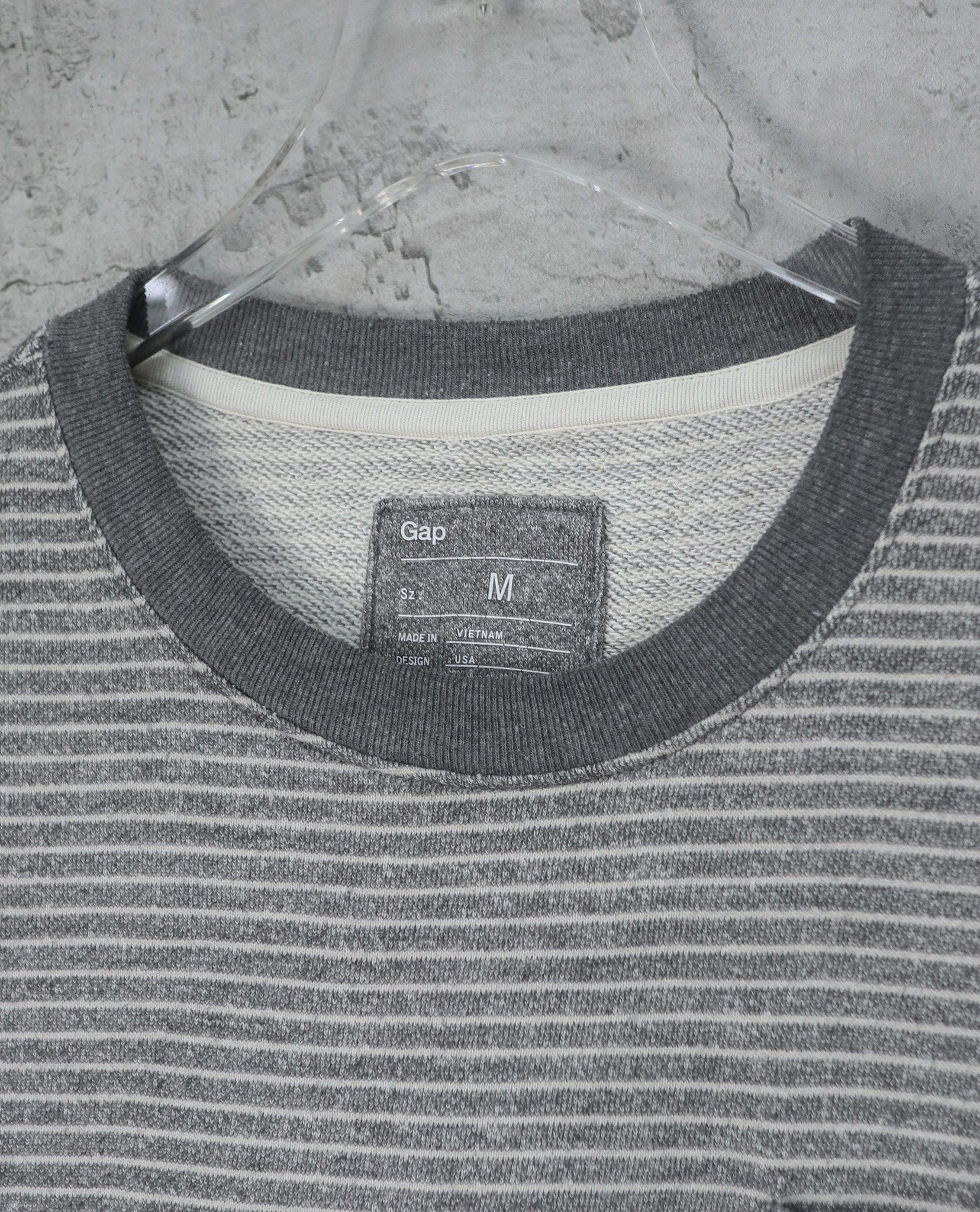 02.01.23 - VTG SWEATSHIRT - GAP