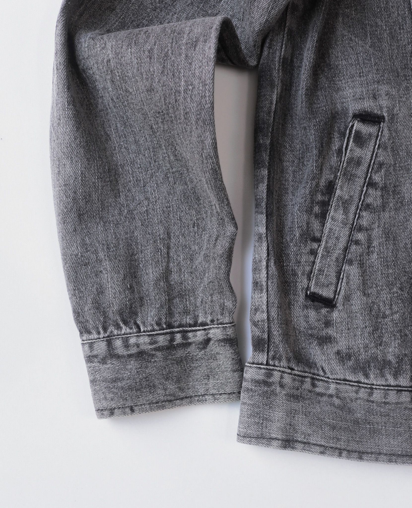 10.27.23 - VTG CROPPED BIKER DENIM JACKET - ARCHIVES