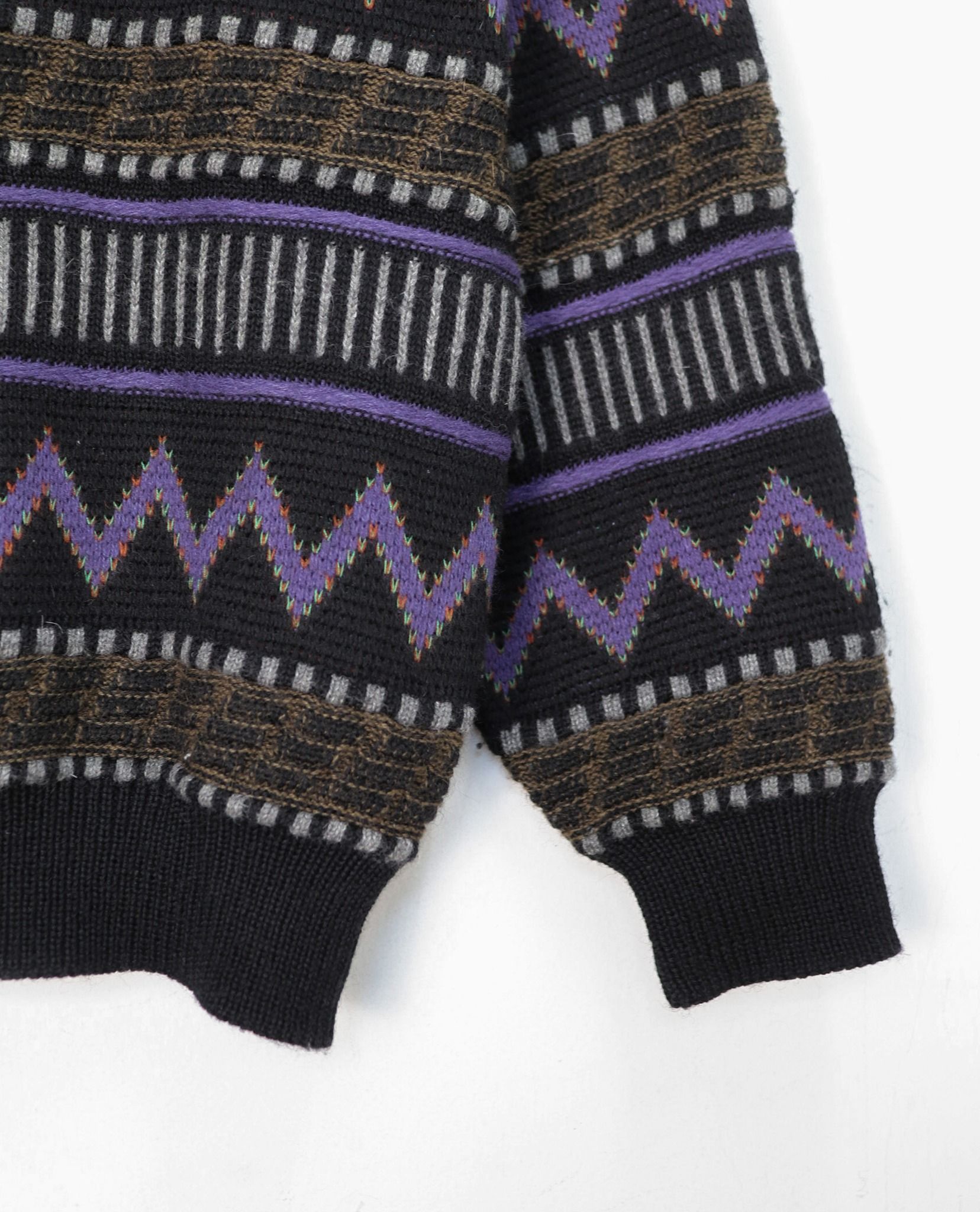 10.13.22 - VTG KNIT SWEATSHIRT - MUGGER