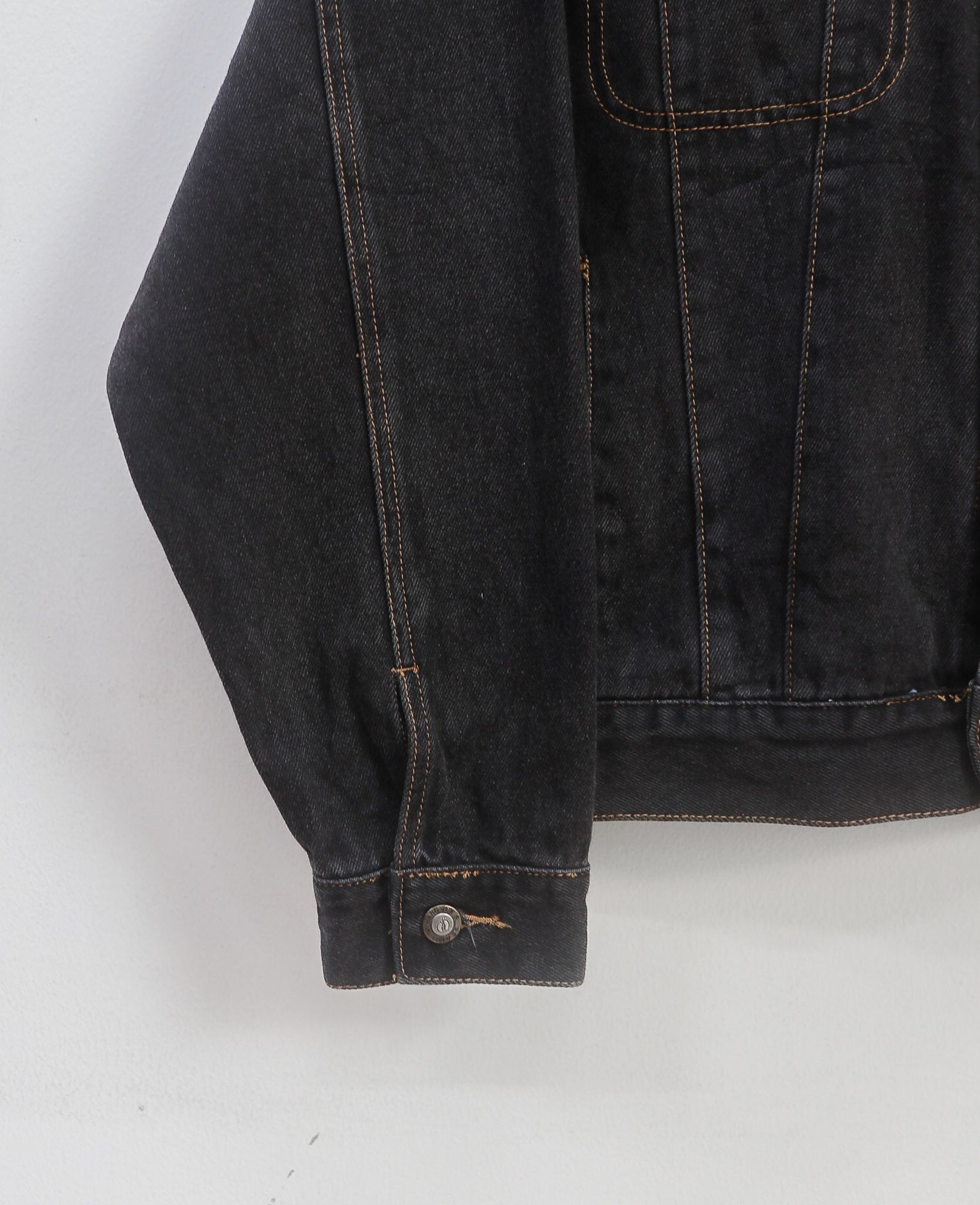 10.13.24 - VTG CROPPED DENIM JACKET - HANGTEN