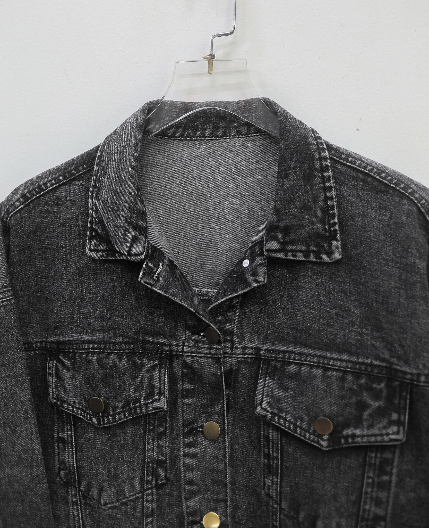 10.13.24 - VTG CROPPED DENIM JACKET