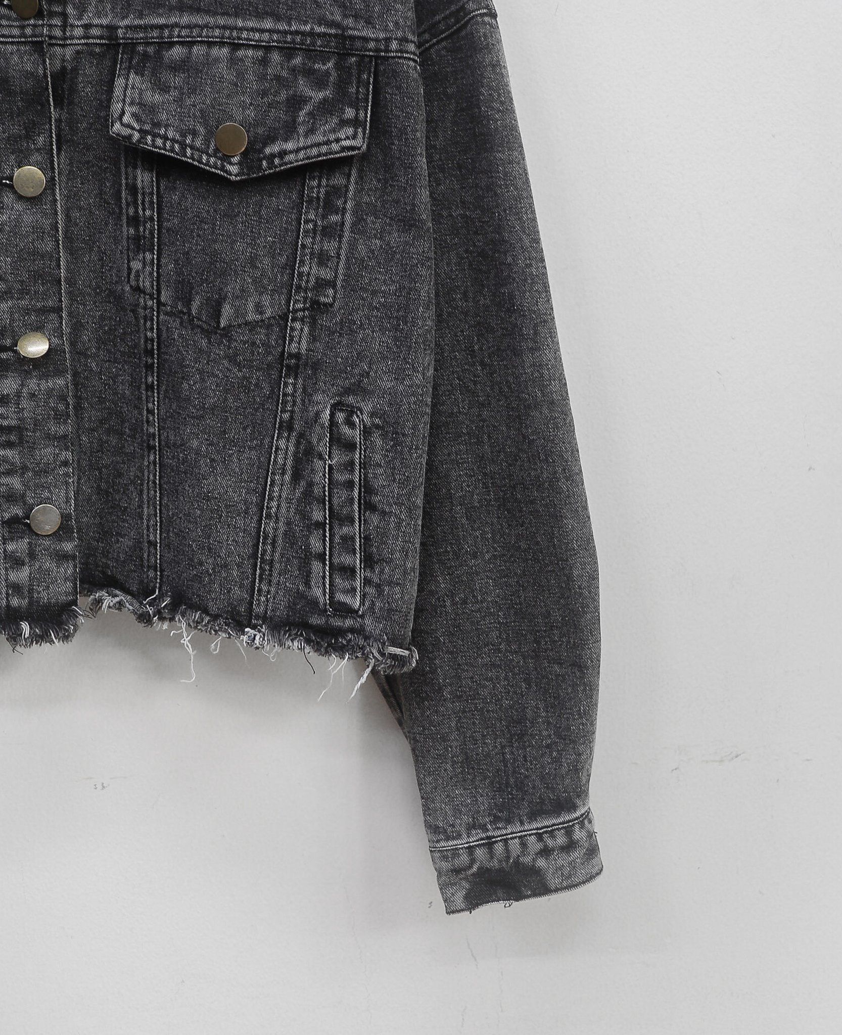 10.13.24 - VTG CROPPED DENIM JACKET