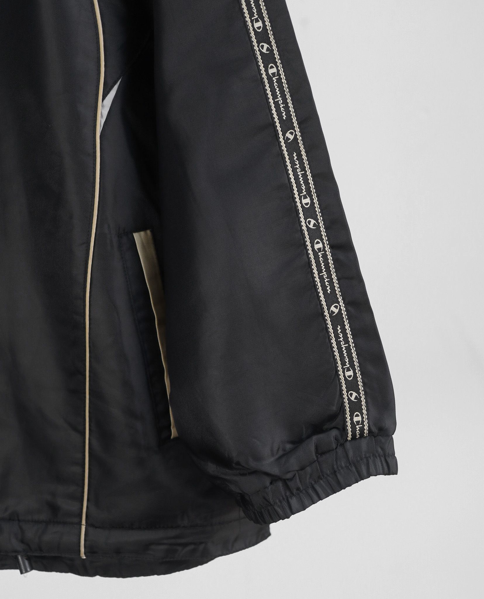 06.25.23 - VTG WINDBREAKER JACKET - CHAMPION
