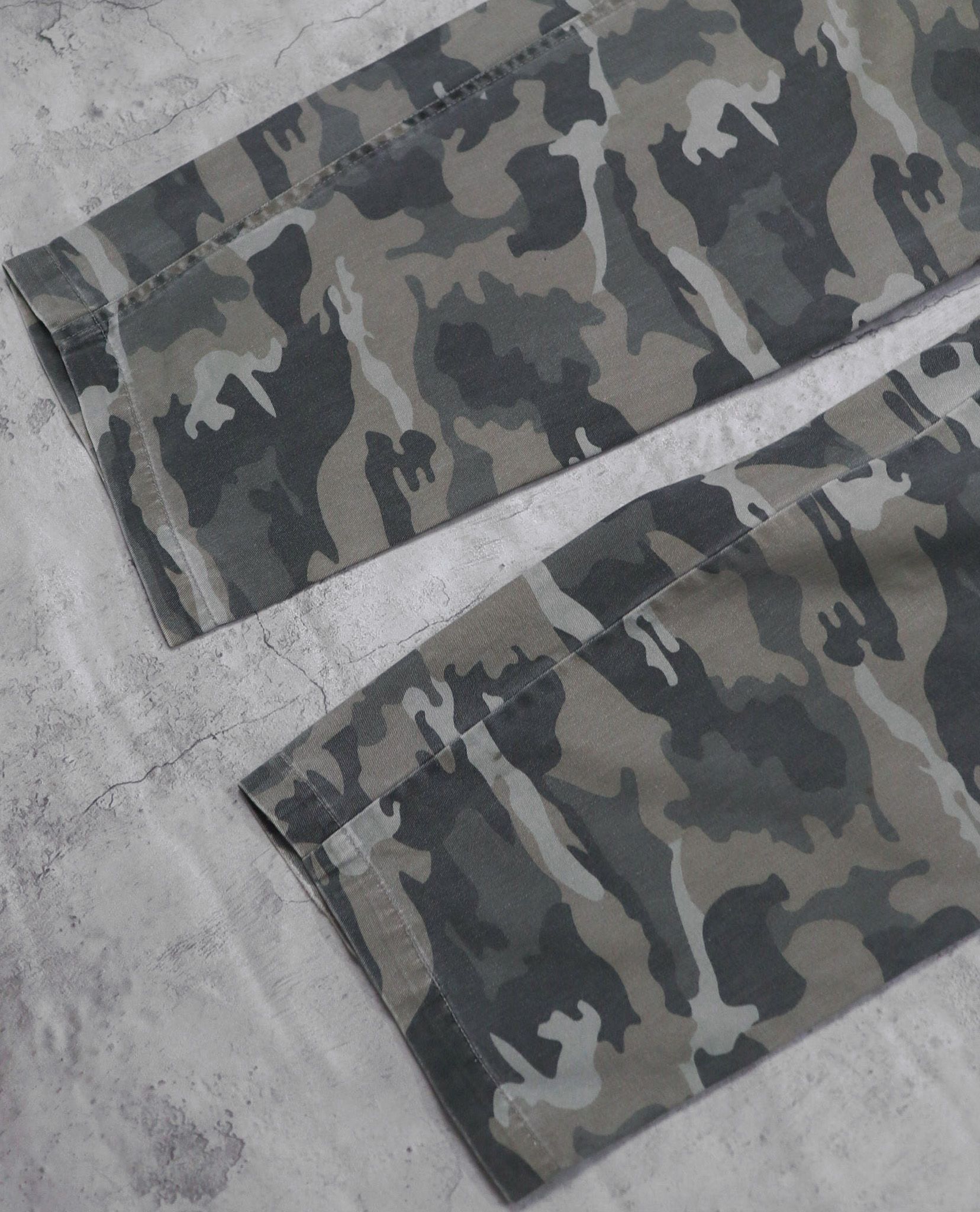 01.29.23 - VTG CARGO PANTS - SIX STAR