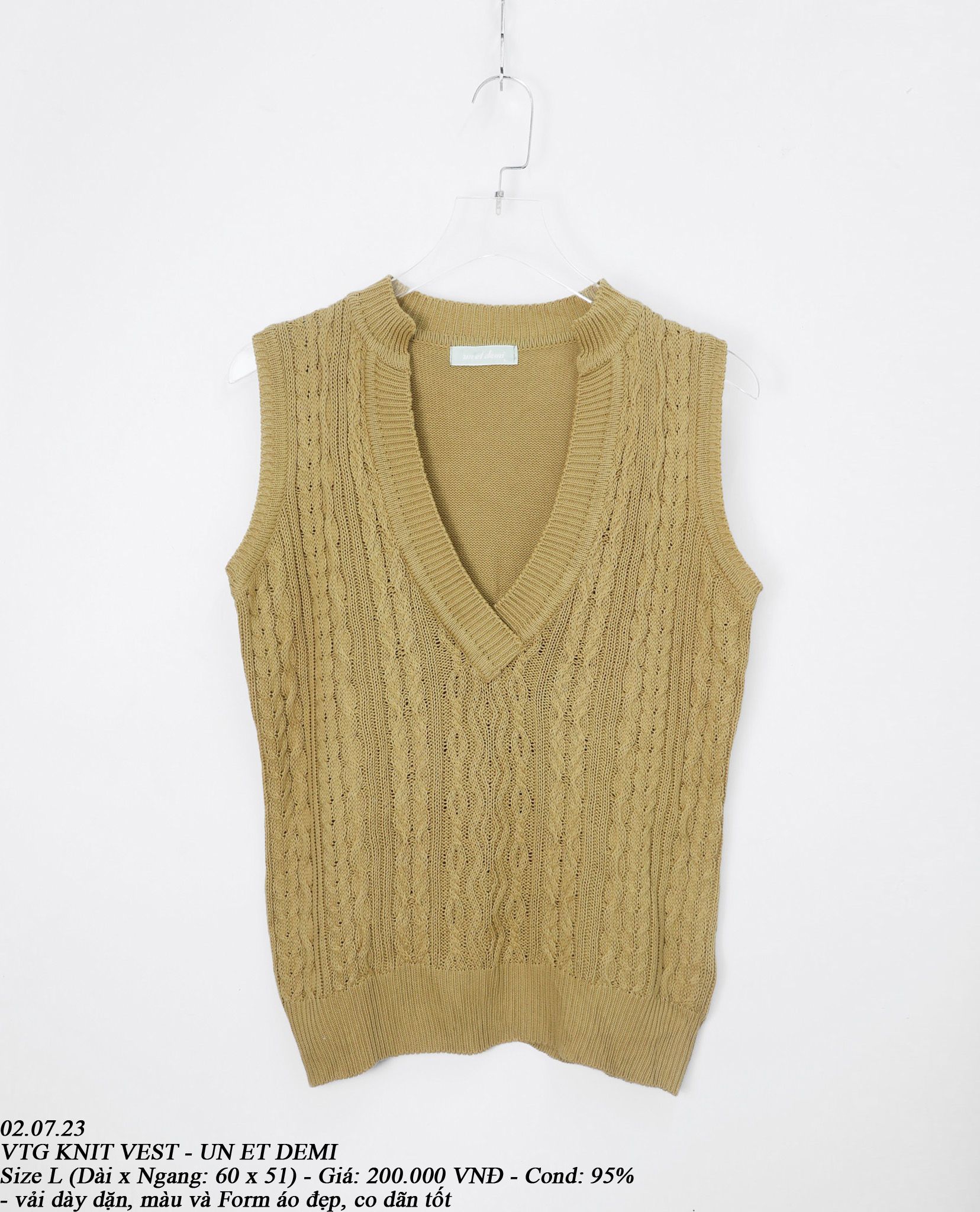 02.07.23 - VTG KNIT VEST - UN ET DEMI