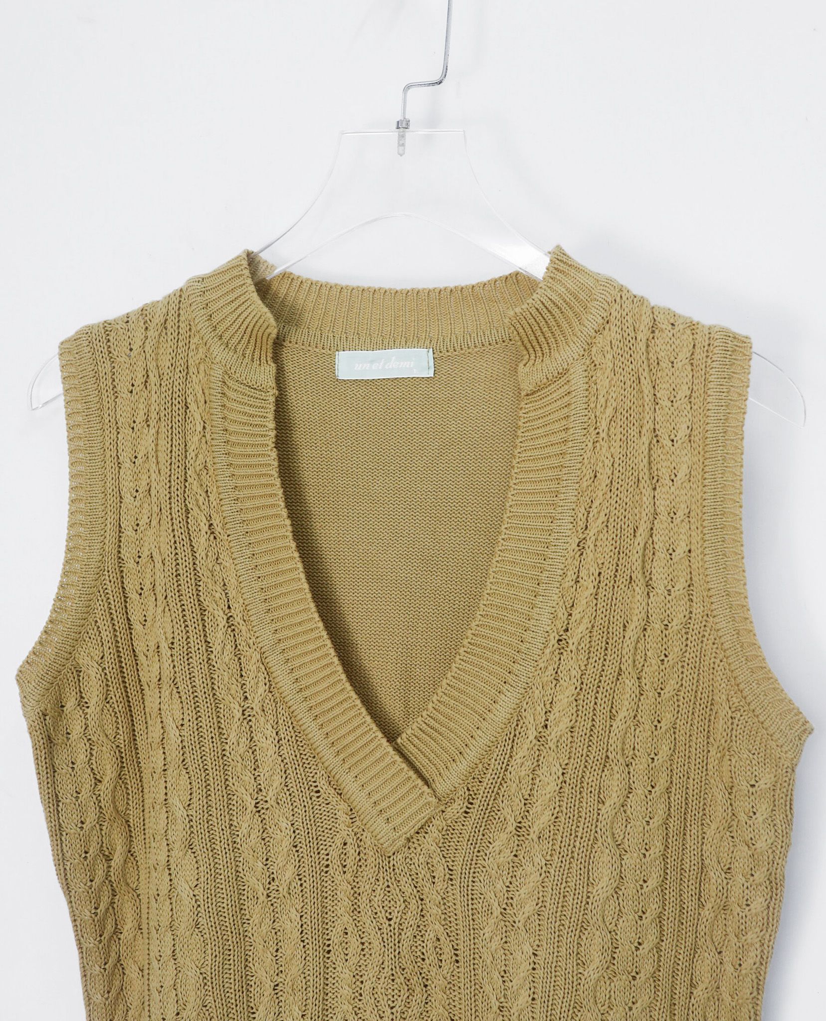 02.07.23 - VTG KNIT VEST - UN ET DEMI