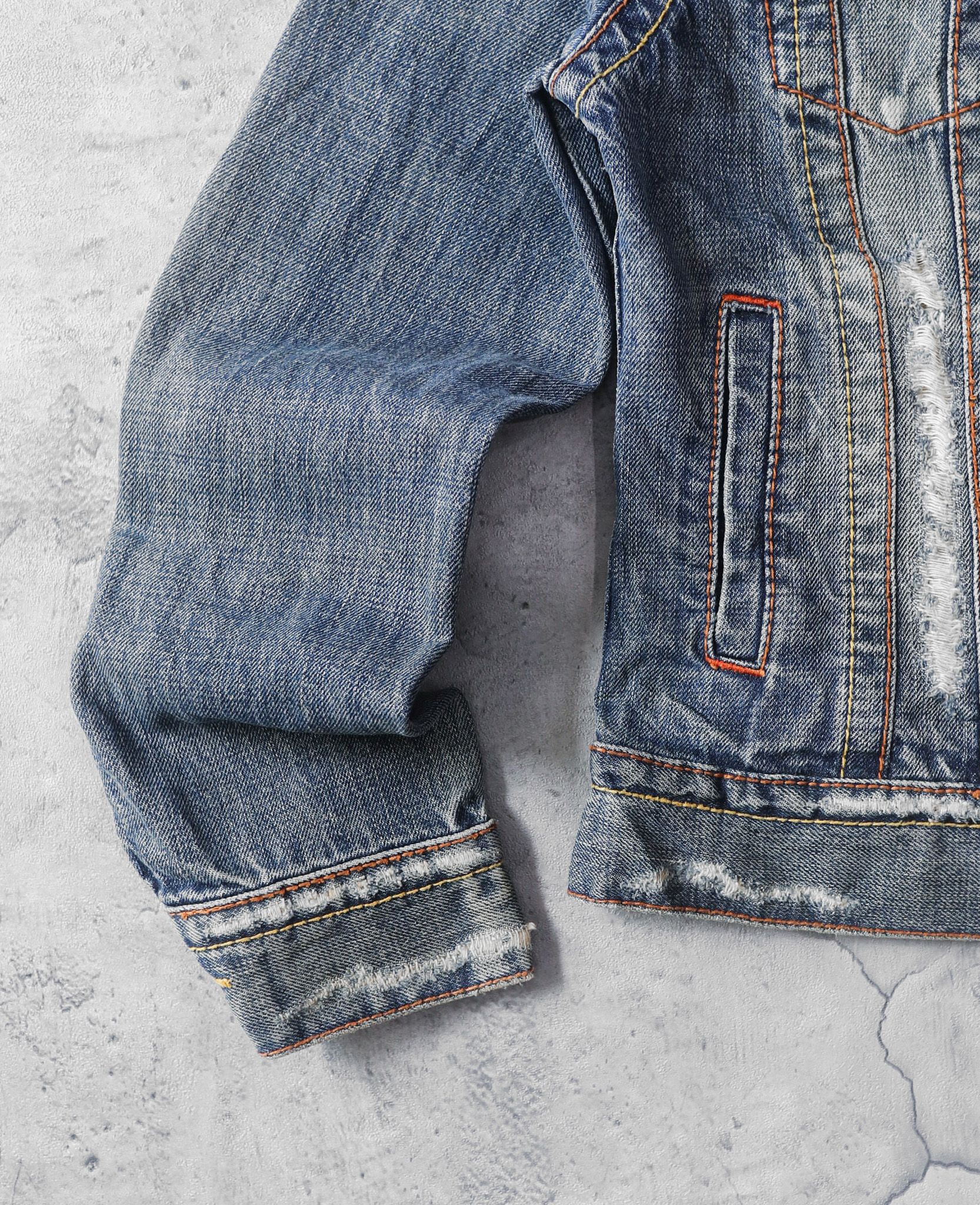 03.31.24 - VTG CROPPED DENIM TRUCKER JACKET - MAGIC SQUARE