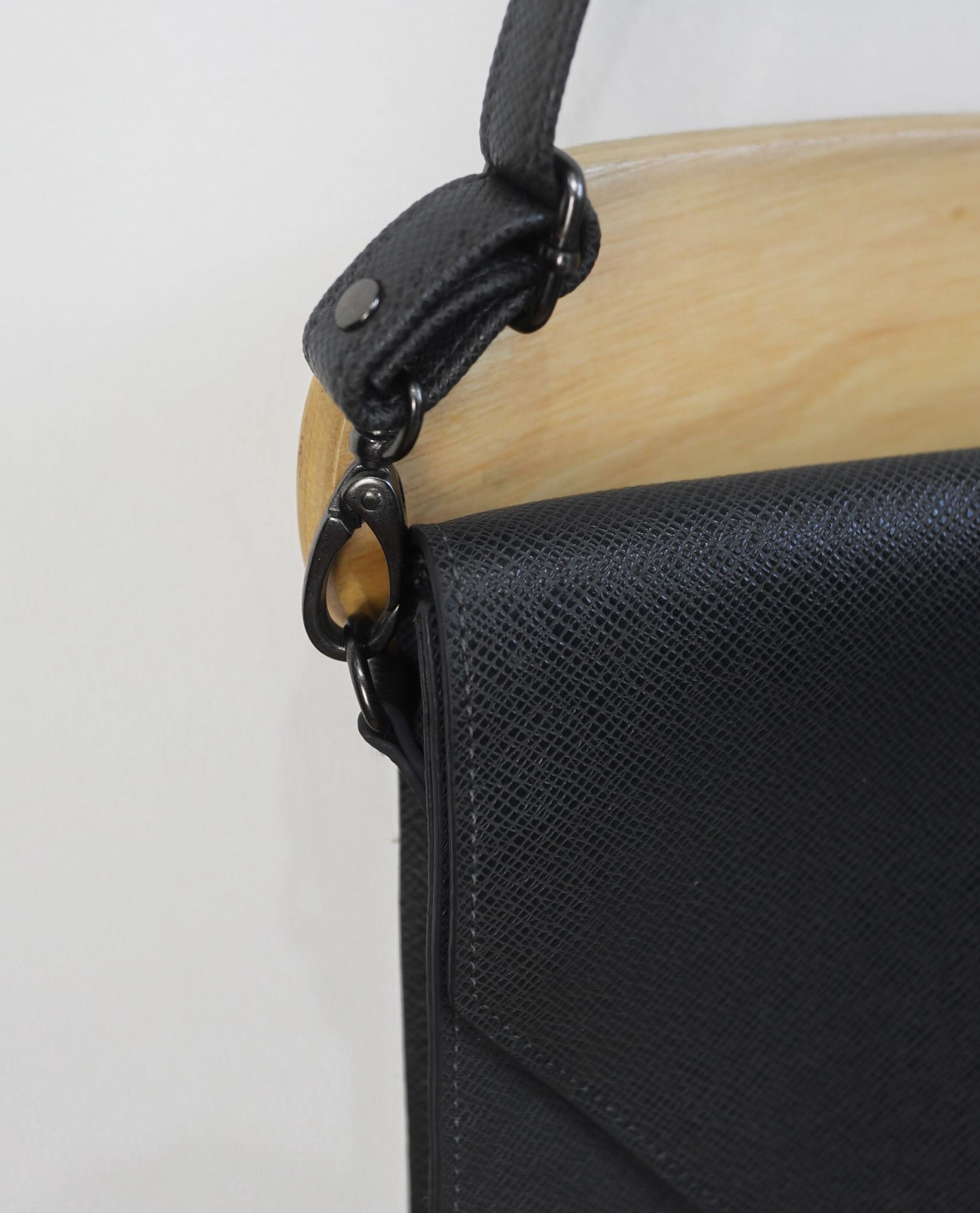 06.27.23 - VTG BAG - WEAR THE MANNER