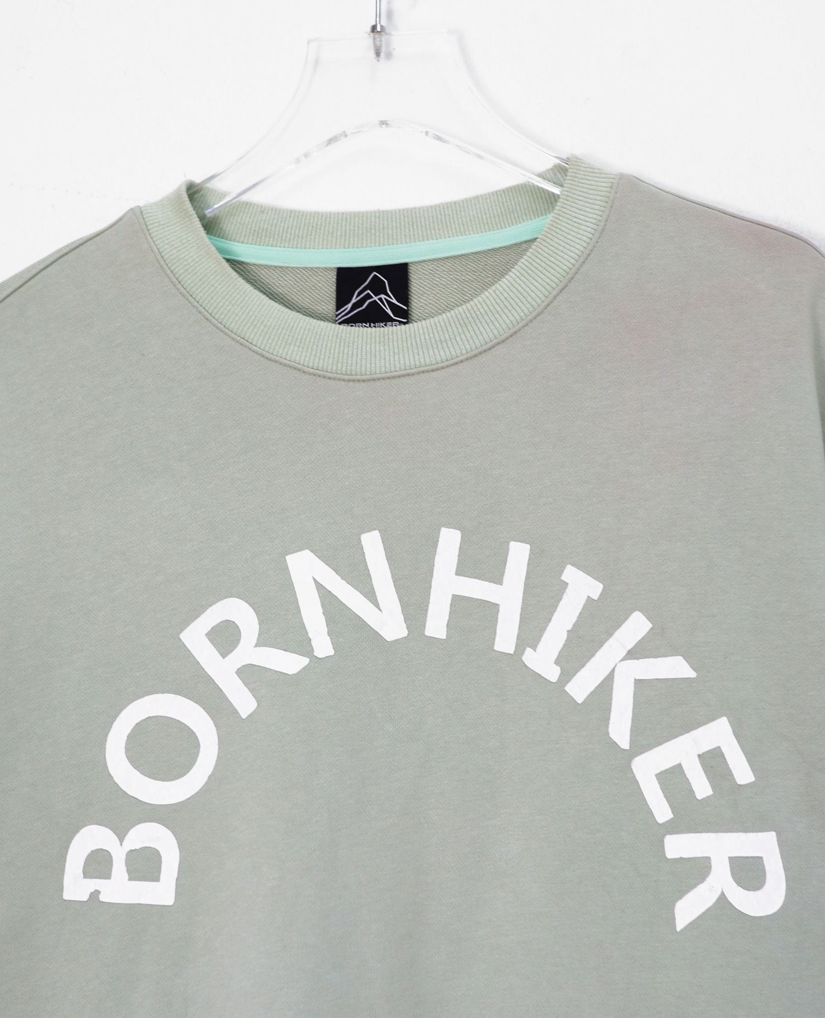 11.06.22 - VTG SWEATSHIRT - BORN HIKER