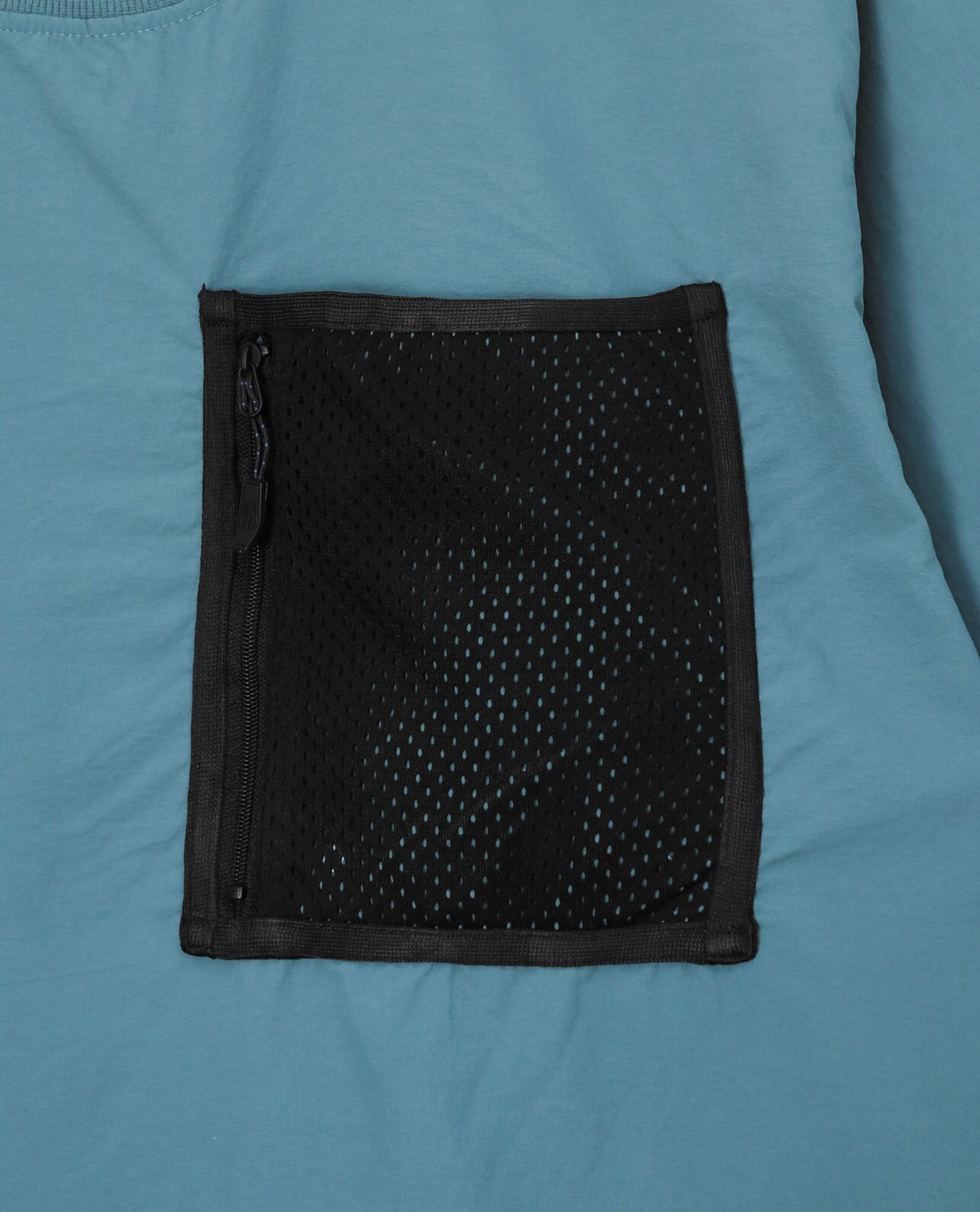 10.18.22 - VTG NYLON T-SHIRT - FIND-OUT