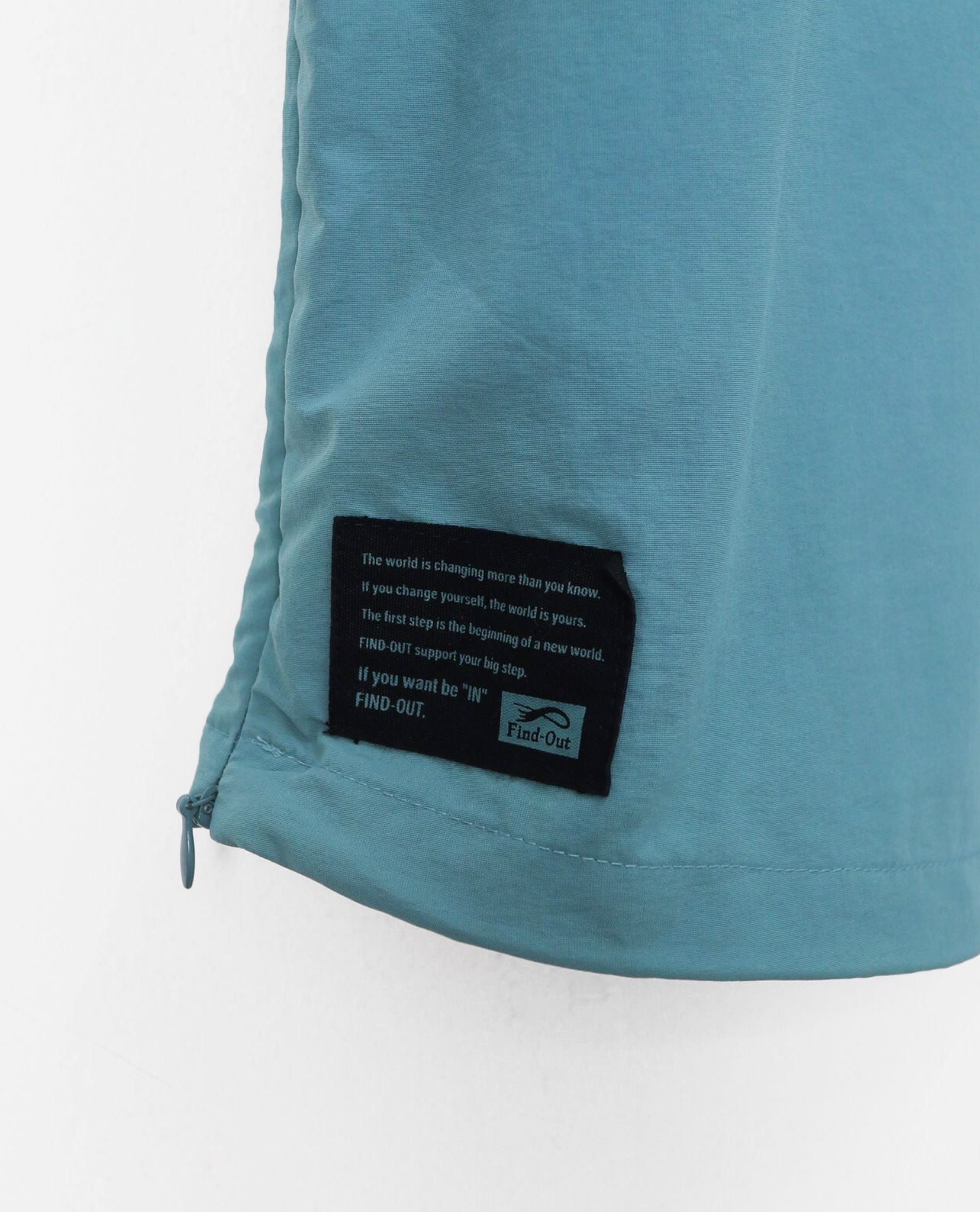 10.18.22 - VTG NYLON T-SHIRT - FIND-OUT