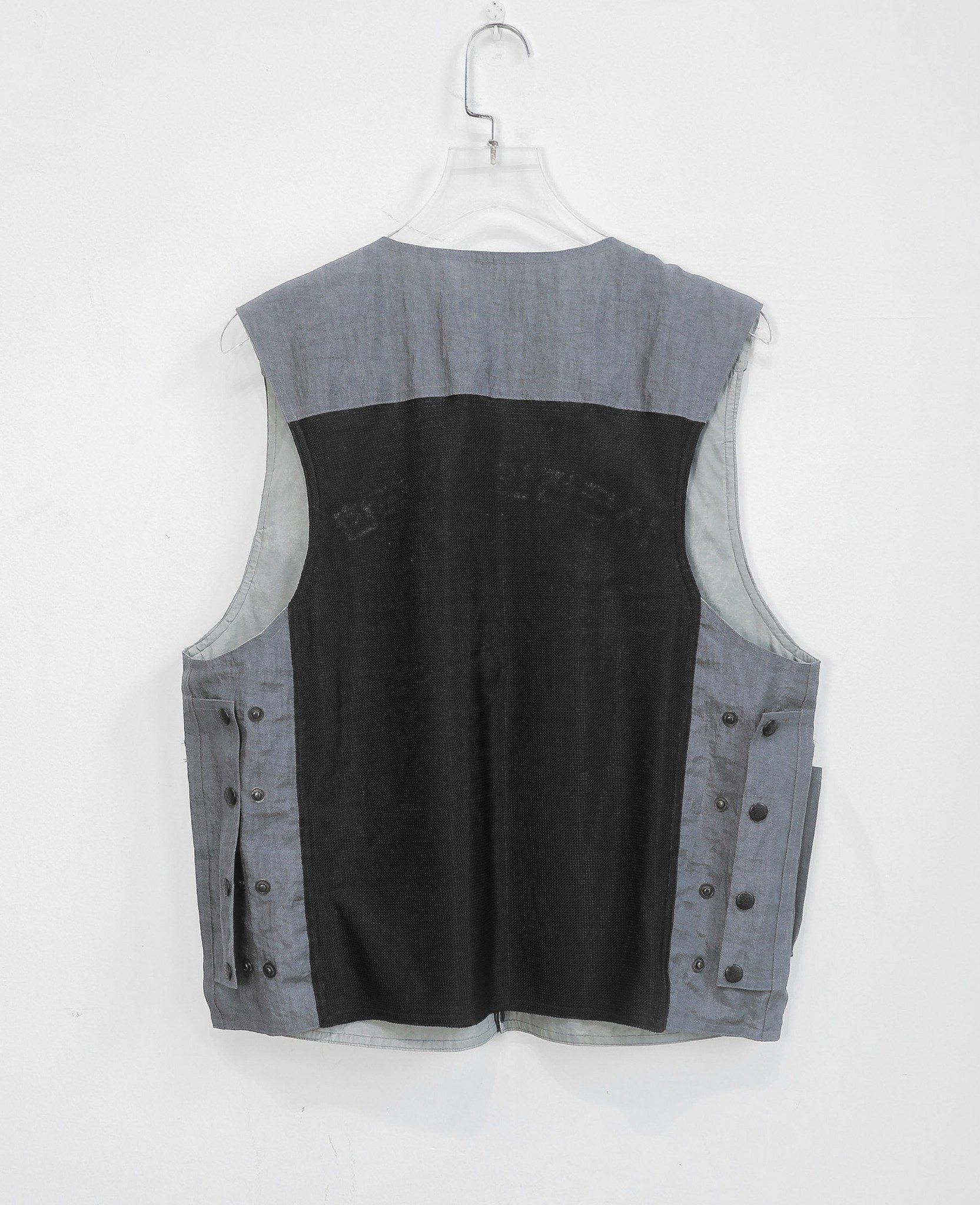 06.23.24 - VTG MILITARY VEST JACKET