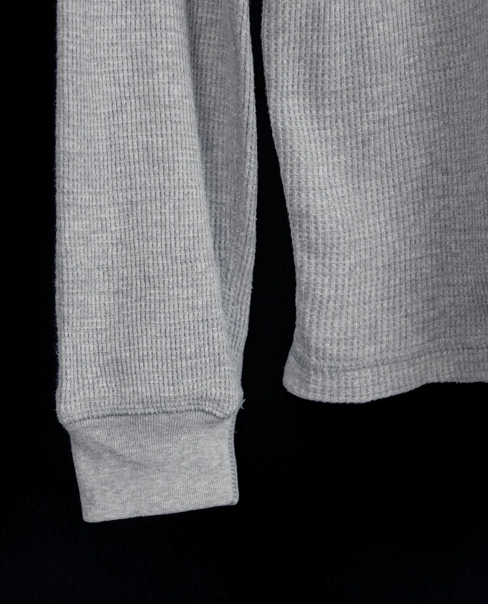 07.04.23 - VTG WAFFLE LONGSLEEVE SHIRT - UNIQLO
