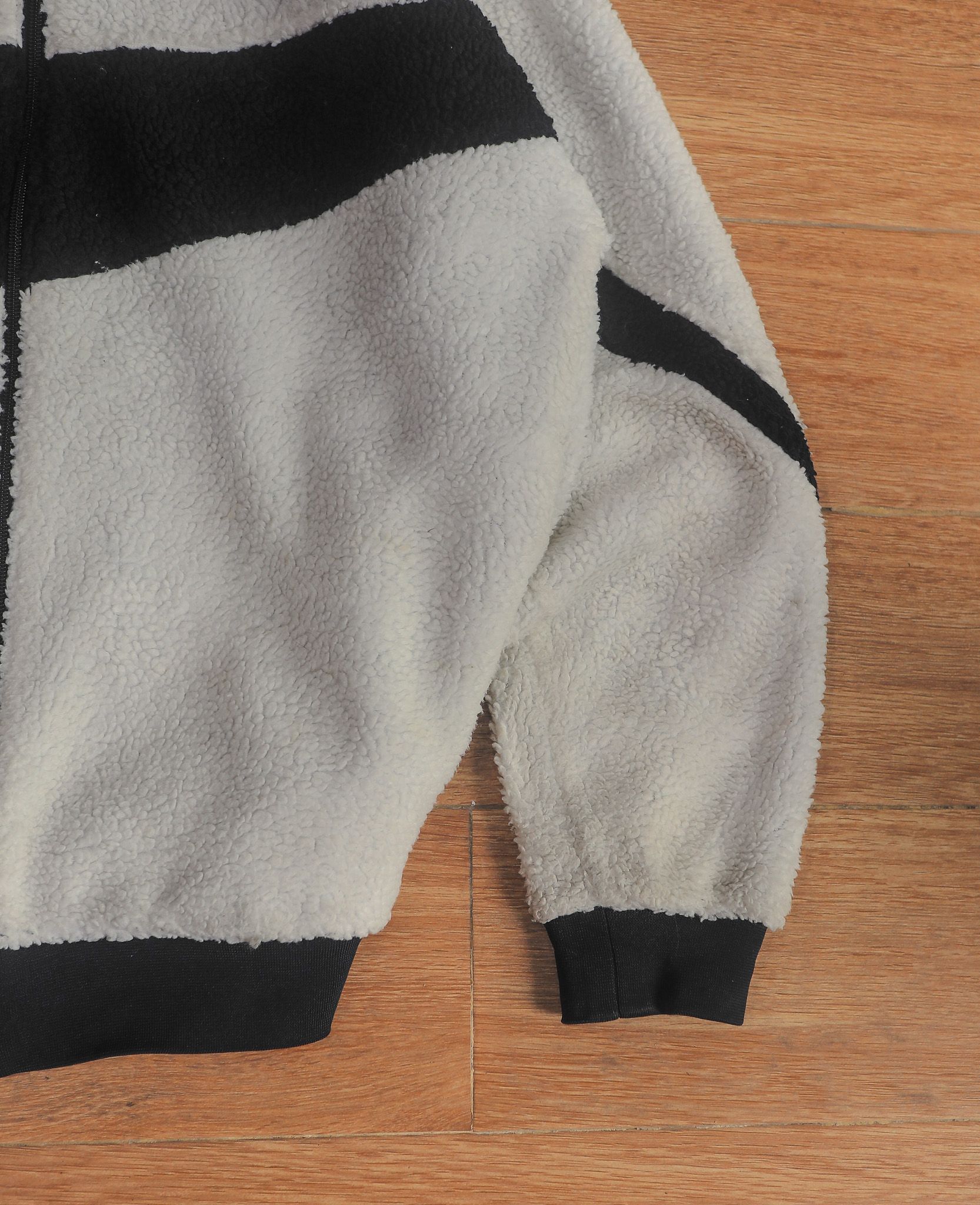 10.27.24 - VTG REVERSIBLE FLEECE JACKET - NIKE