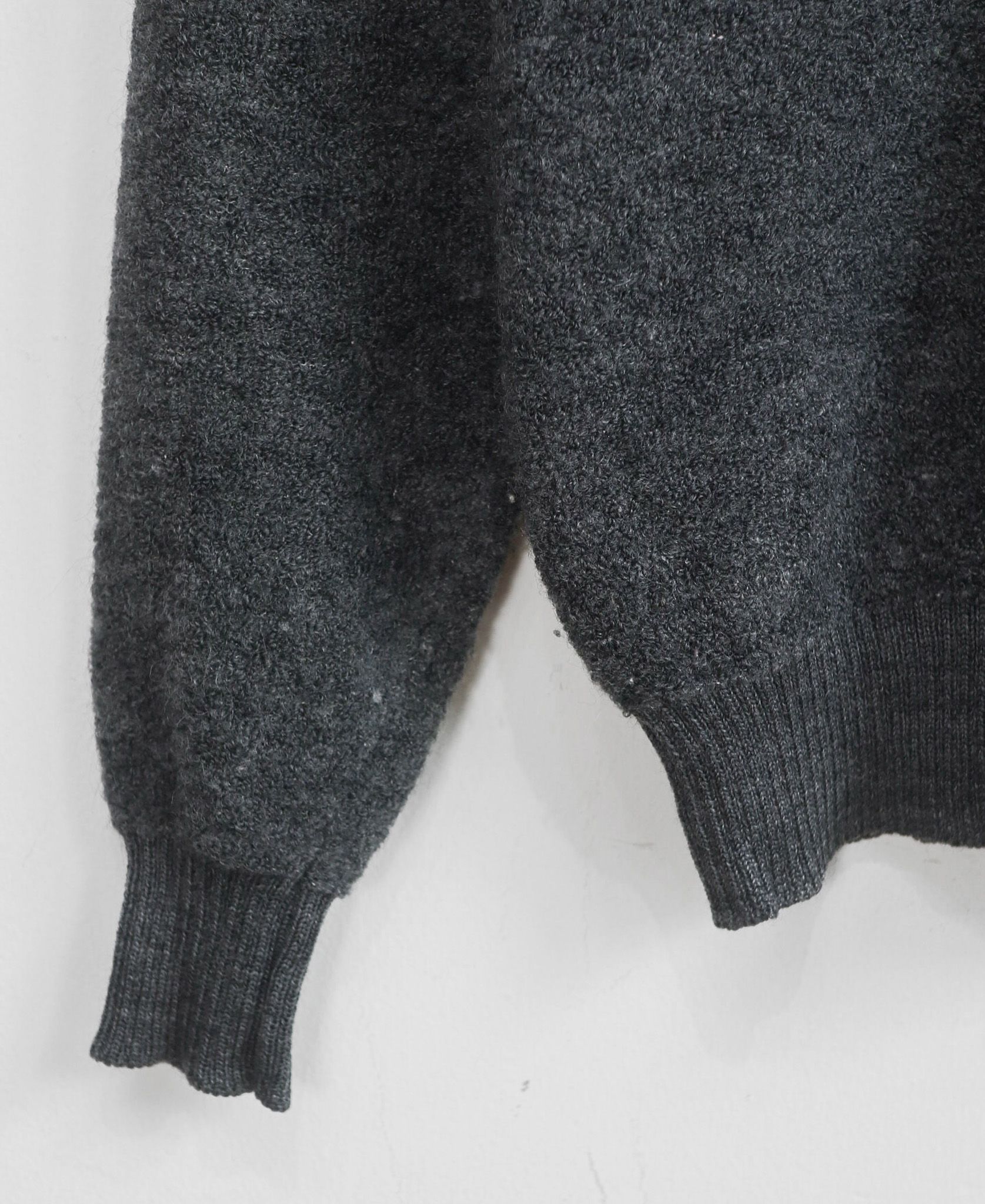10.24.23 - VTG KNIT SWEATSHIRT - CROCODILE