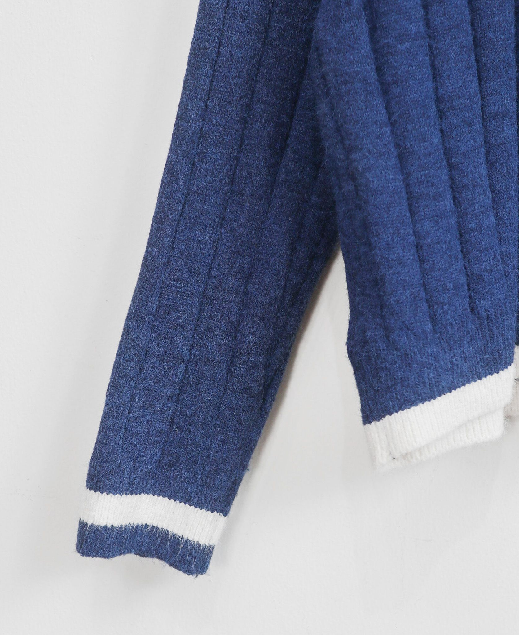 10.24.23 - VTG CROPPED KNIT SWEATSHIRT