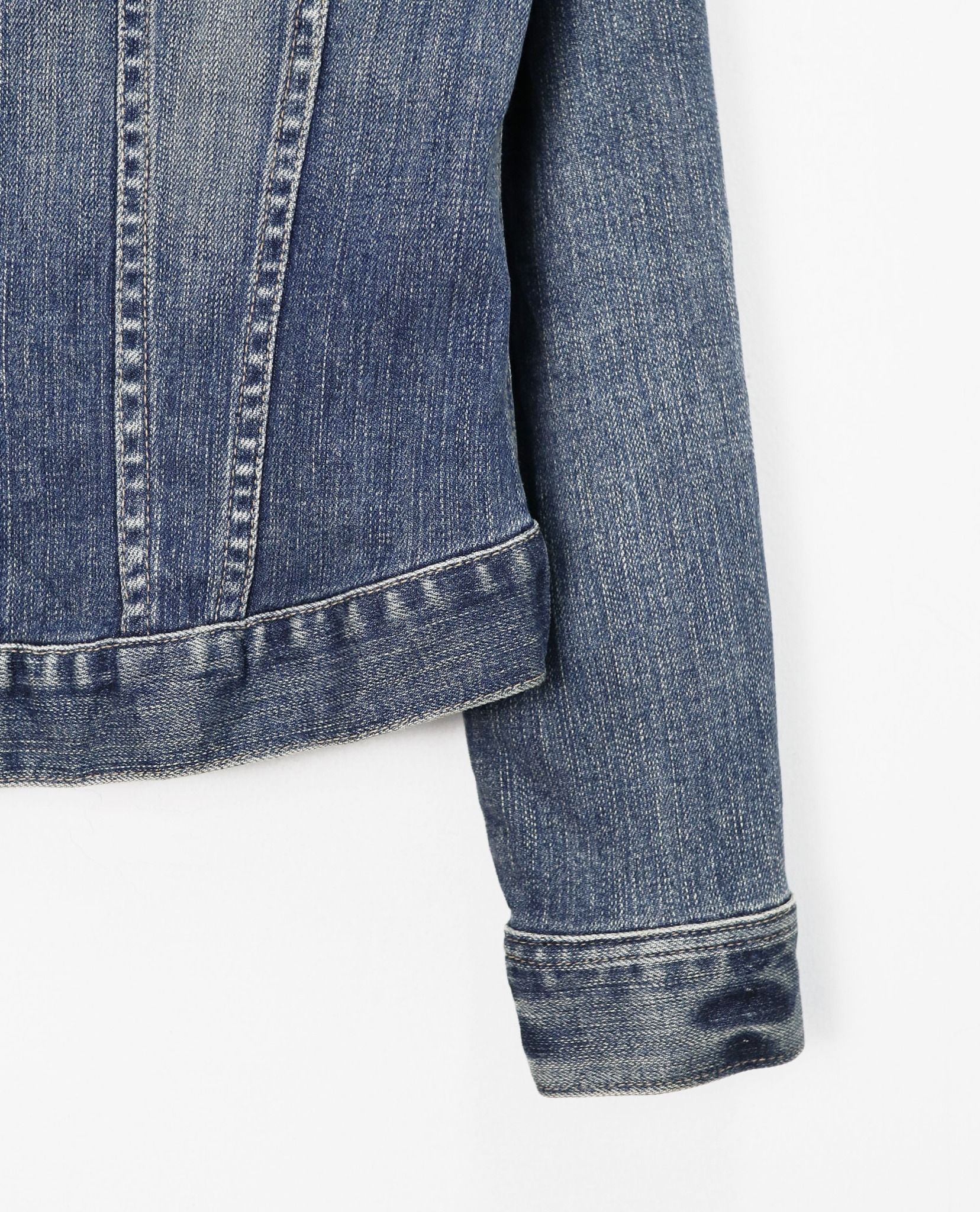 11.02.22 - VTG DENIM JACKET - LEVI'S RED TAB