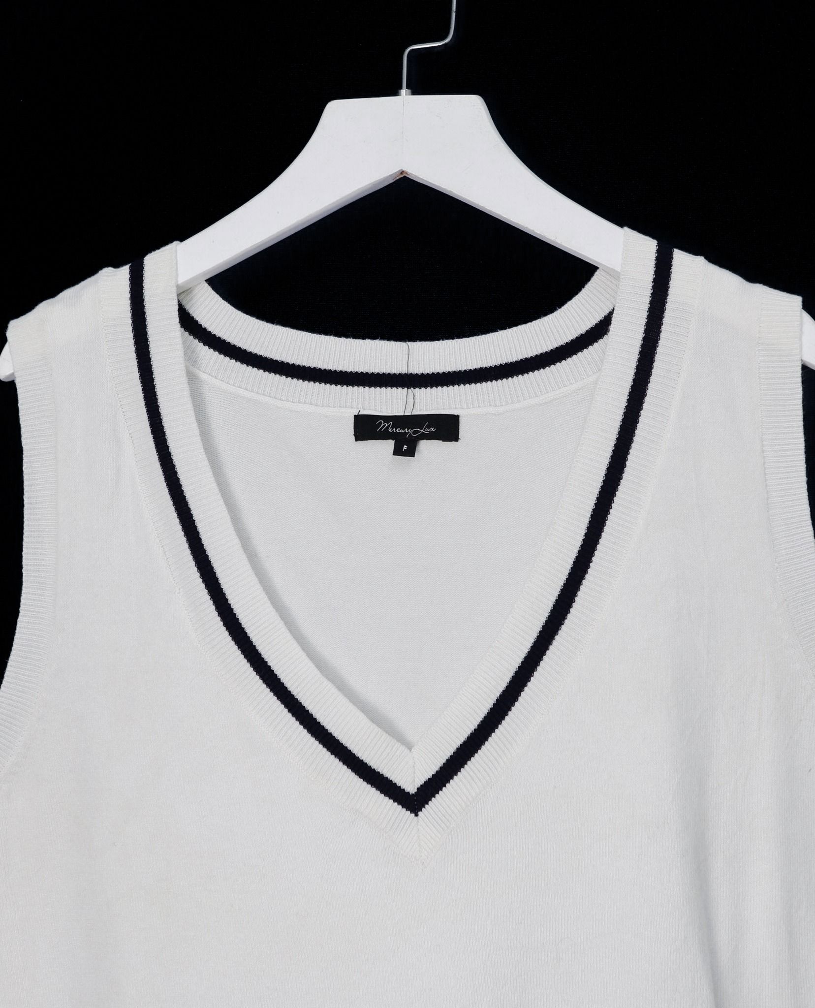 11.03.22 - VTG KNIT VEST - MERRY LUX