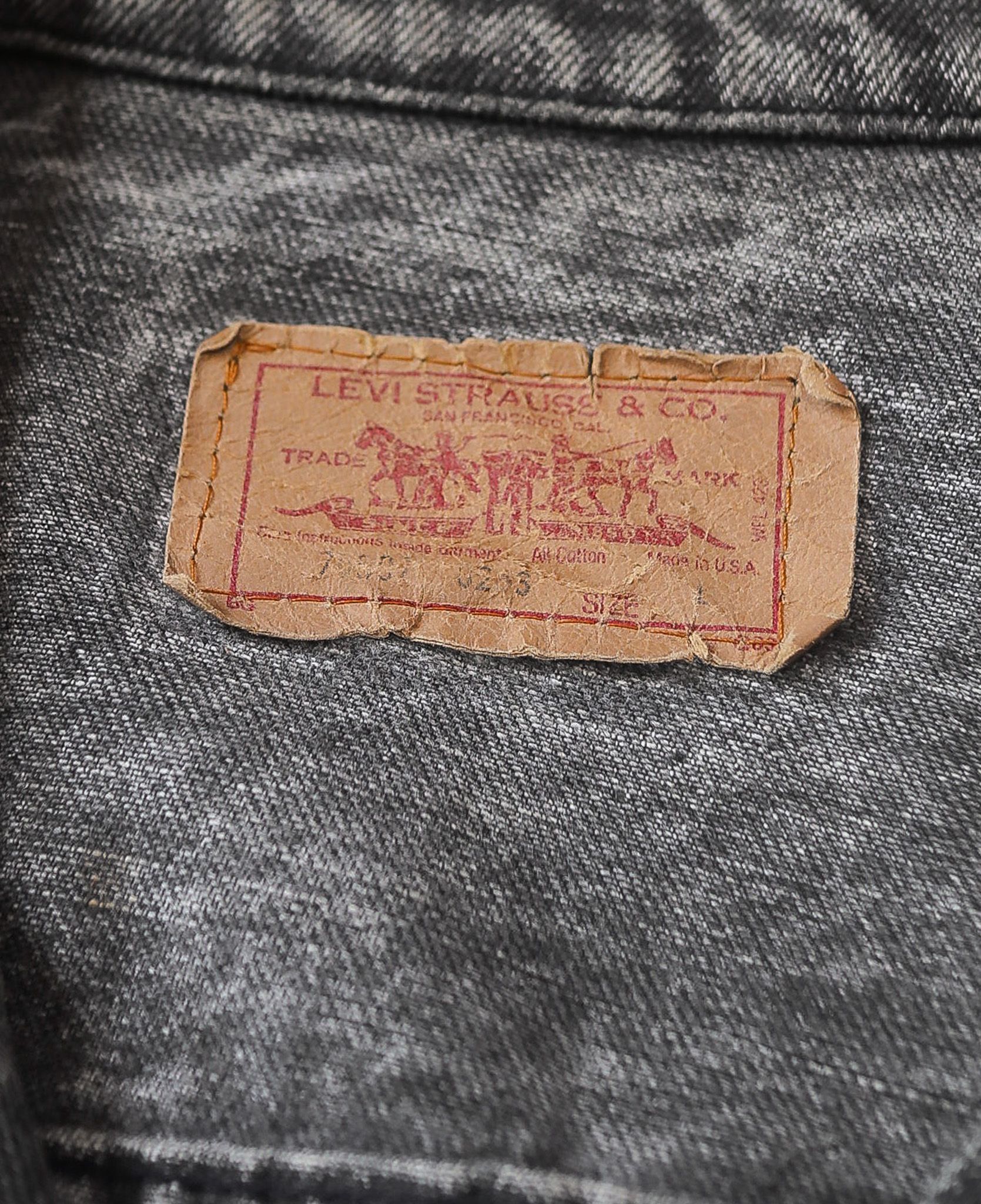 05.13.24 - VTG BOXY CROPPED DENIM JACKET - LEVI'S 90s