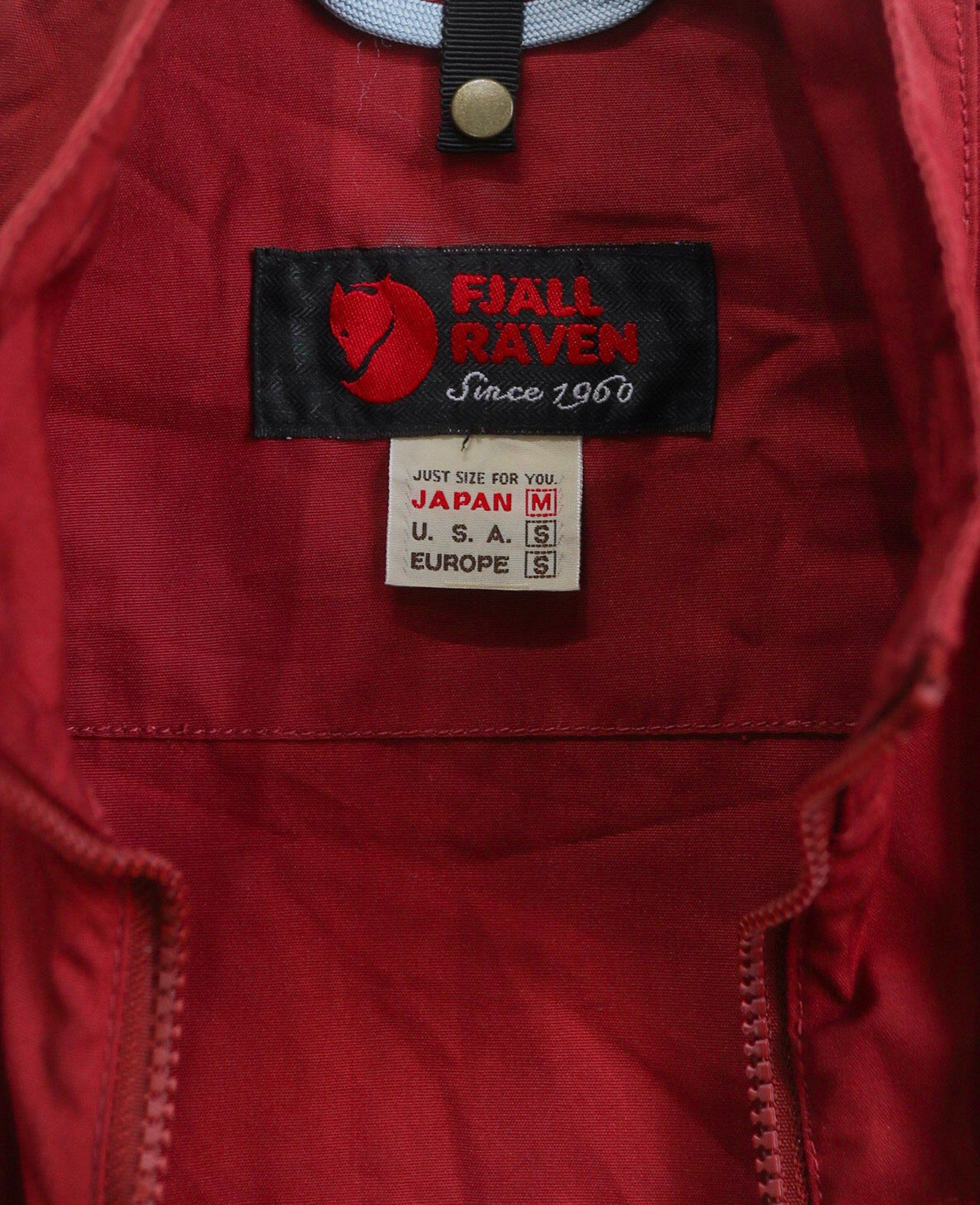 03.03.24 - VTG WINDBREAKER JACKET - FJALL RAVEN 90s