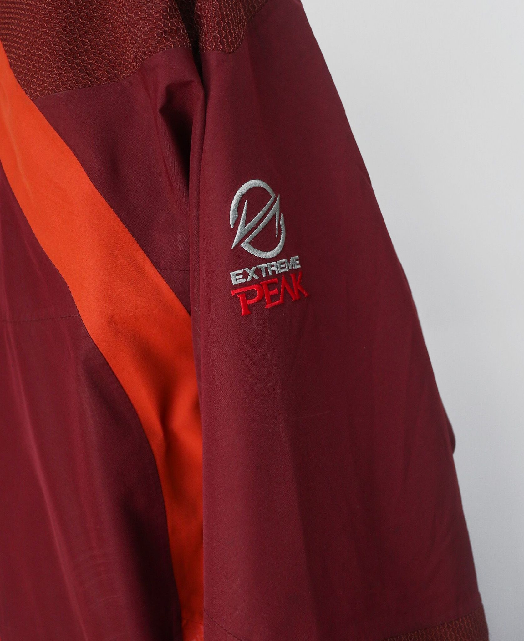 10.23.23 - VTG WINDBREAKER JACKET - BLACK YAK