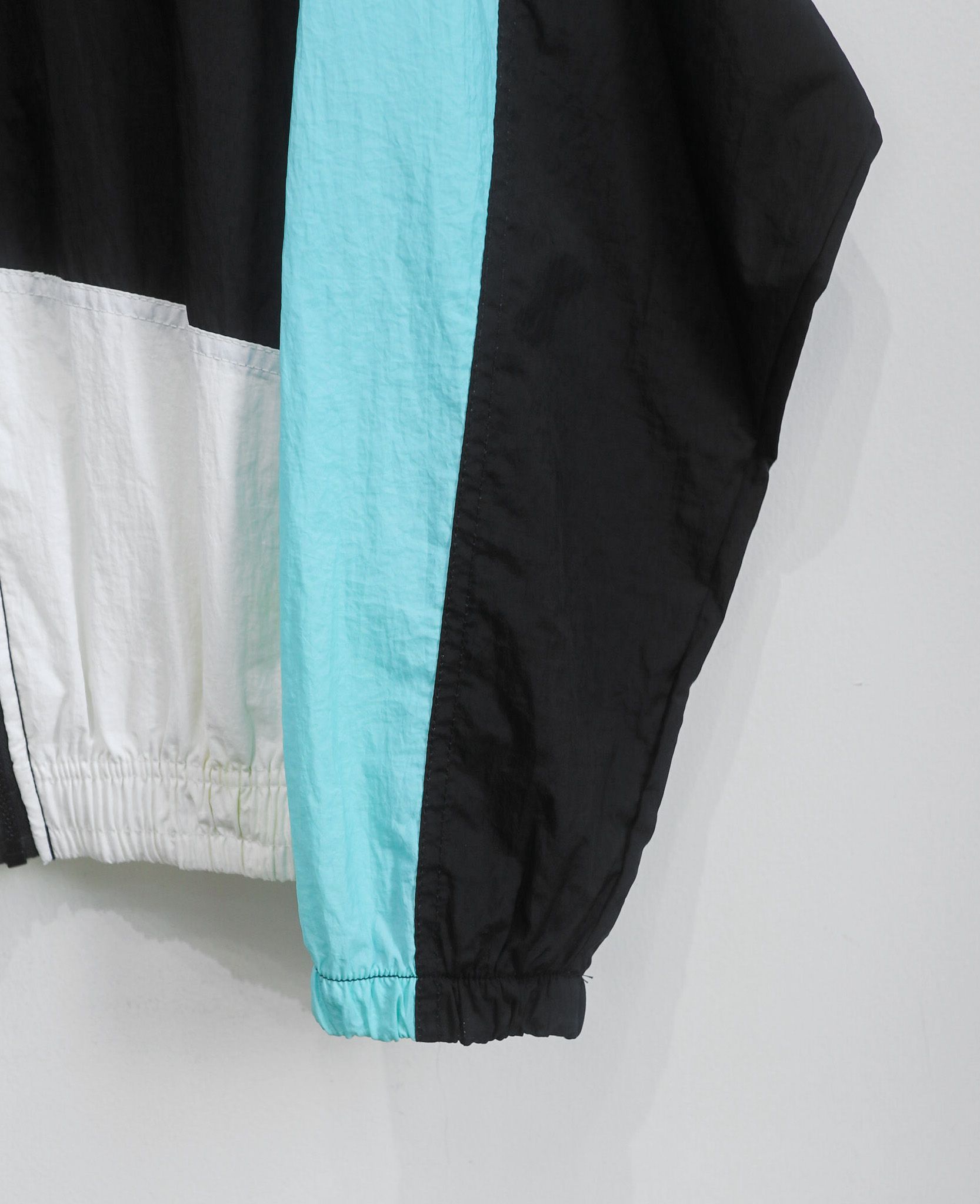 03.10.24 - VTG NYLON WINDBREAKER JACKET - NIKE BOOTLEG