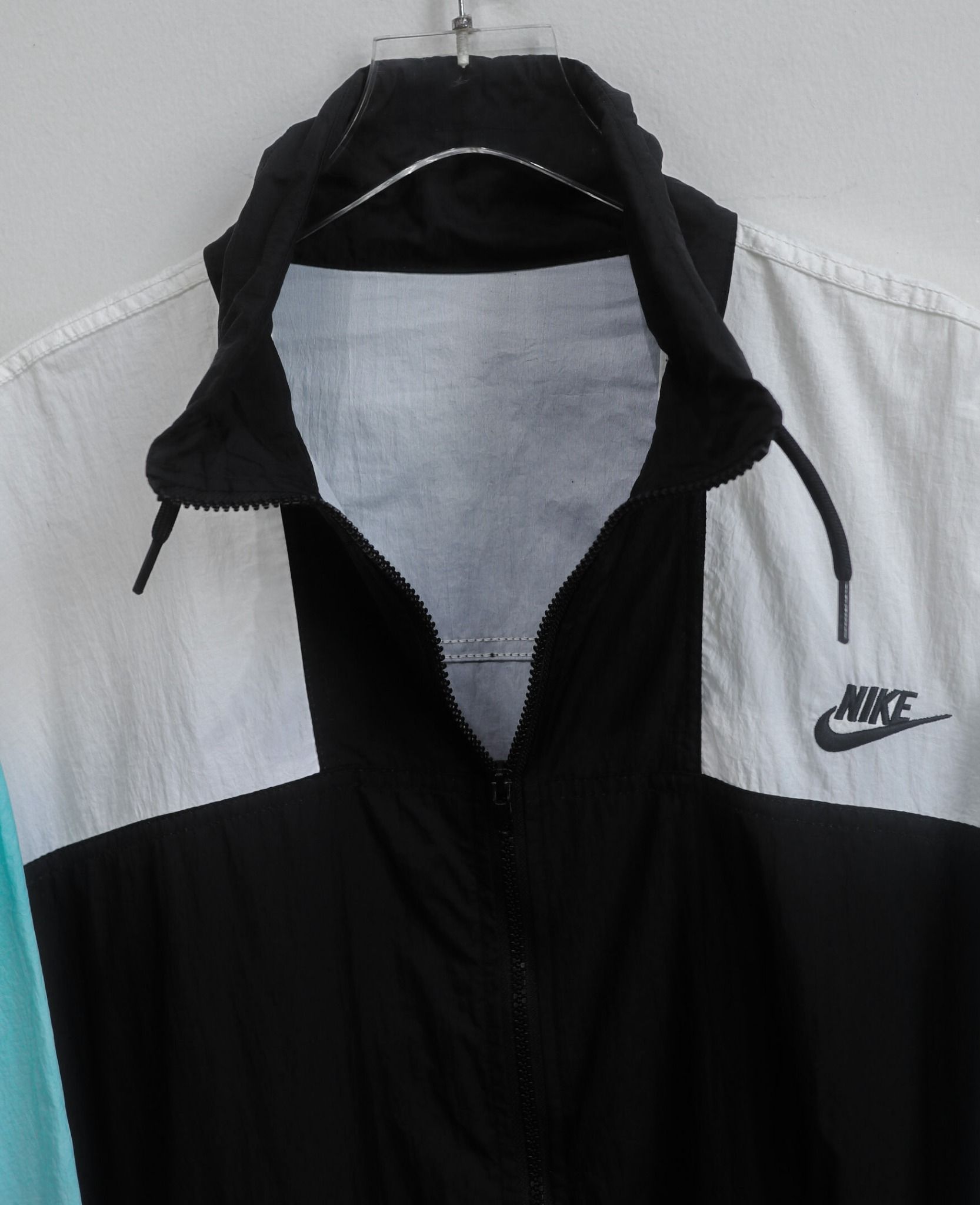 03.10.24 - VTG NYLON WINDBREAKER JACKET - NIKE BOOTLEG