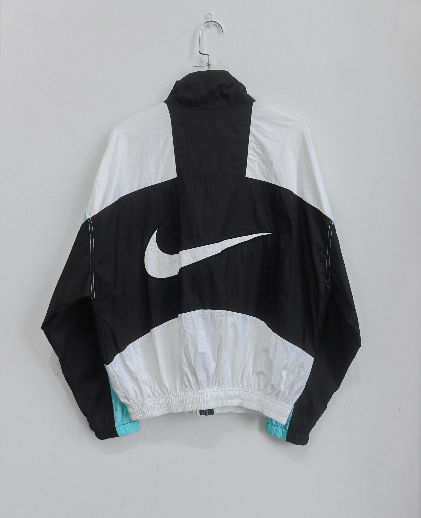 03.10.24 - VTG NYLON WINDBREAKER JACKET - NIKE BOOTLEG
