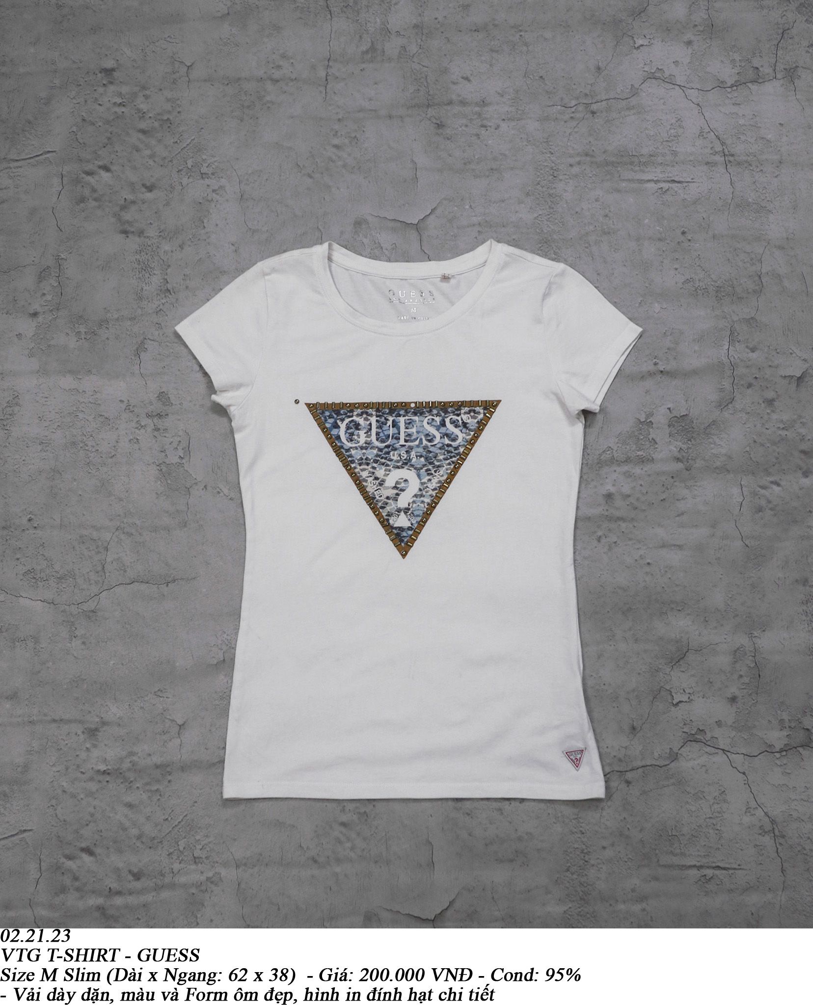 02.21.23 - VTG T-SHIRT - GUESS