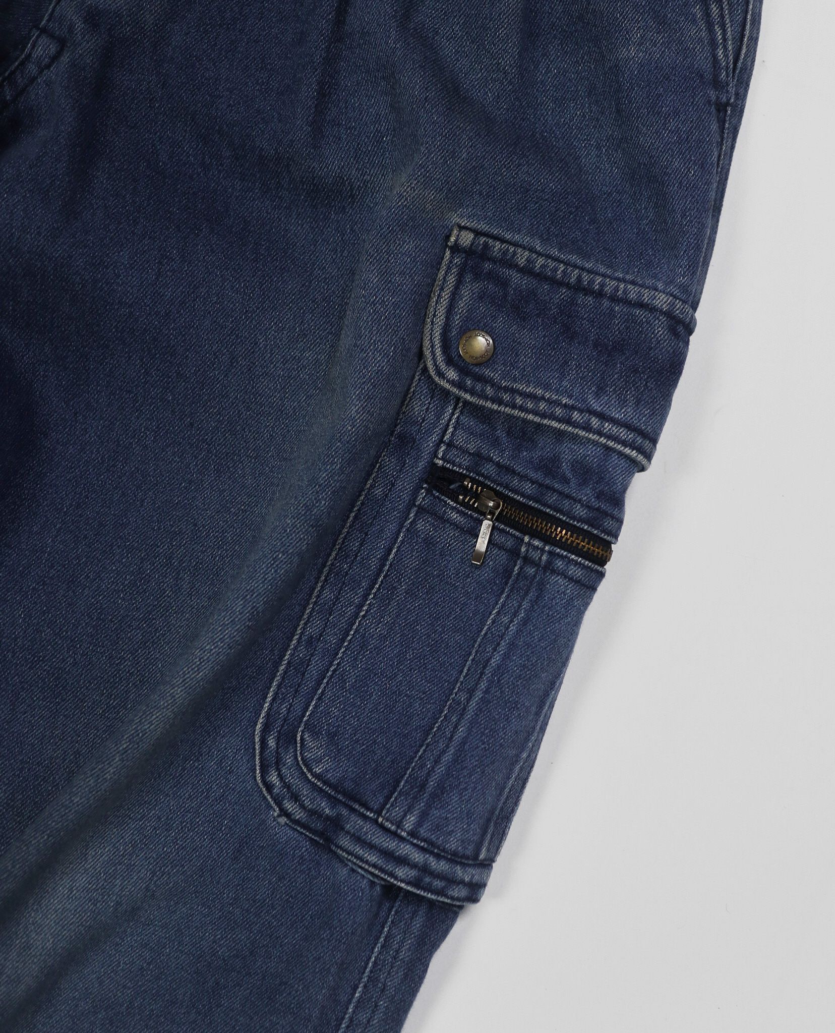 02.21.23 - VTG WIDE FIT DENIM CARGO PANTS - HOT SCOT