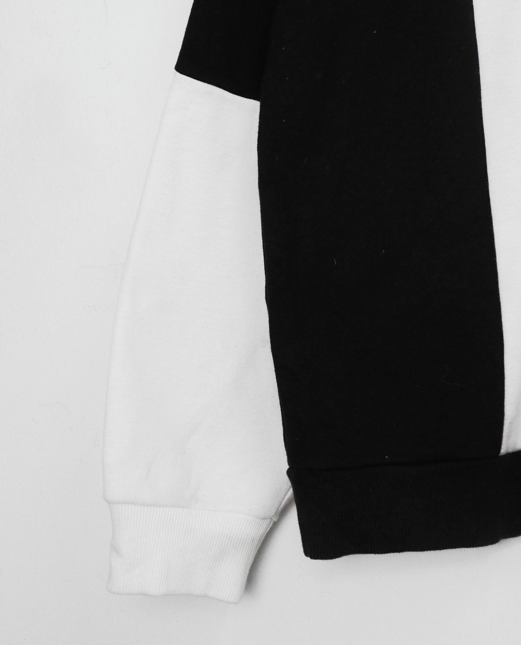 11.17.22 - VTG TURTLENECK SWEATSHIRT - BARZILLAI