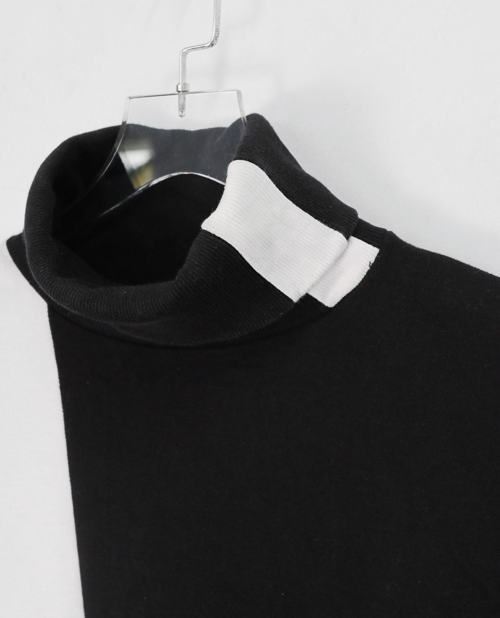 11.17.22 - VTG TURTLENECK SWEATSHIRT - BARZILLAI