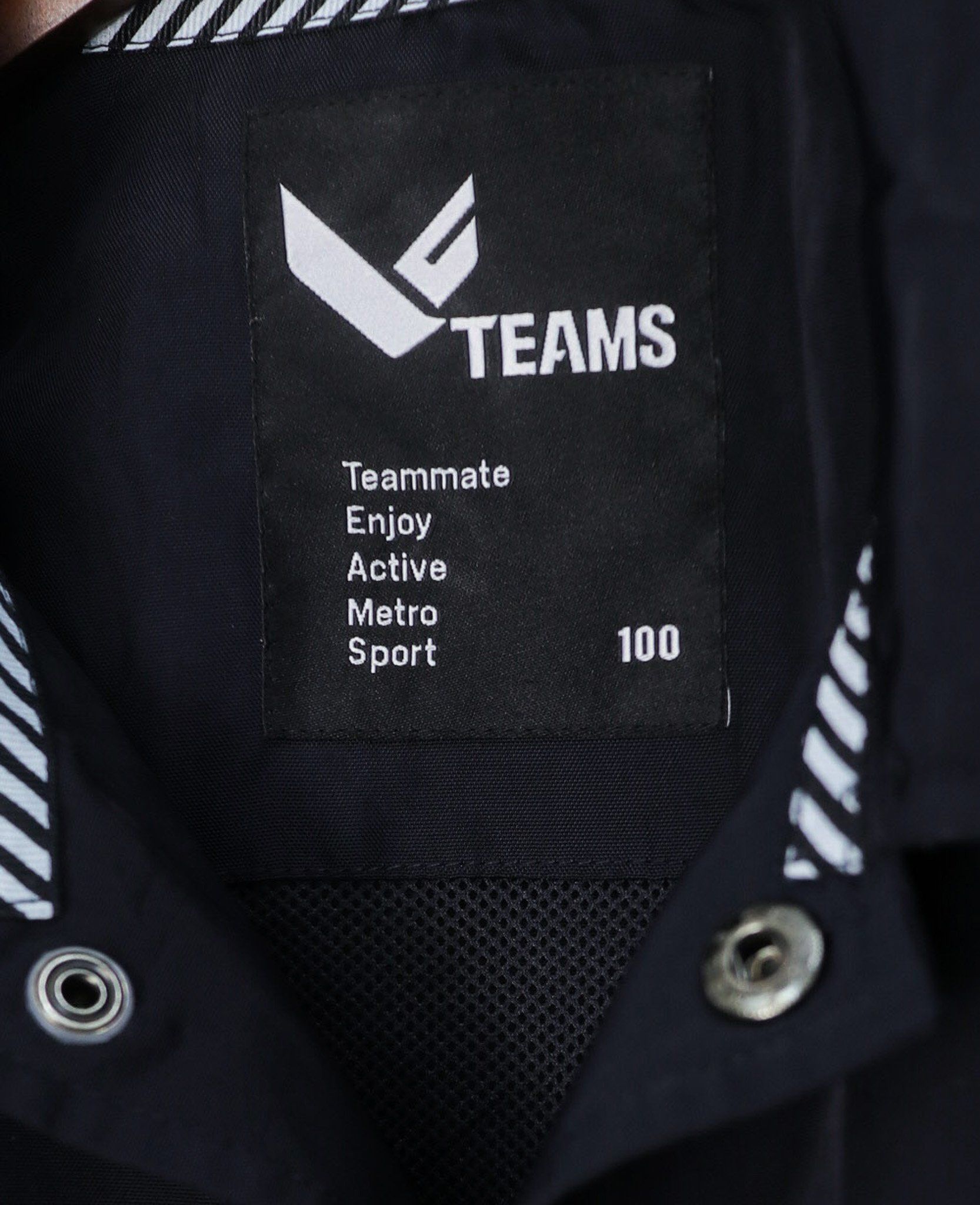 03.17.24 - VTG COACH JACKET - TEAMS