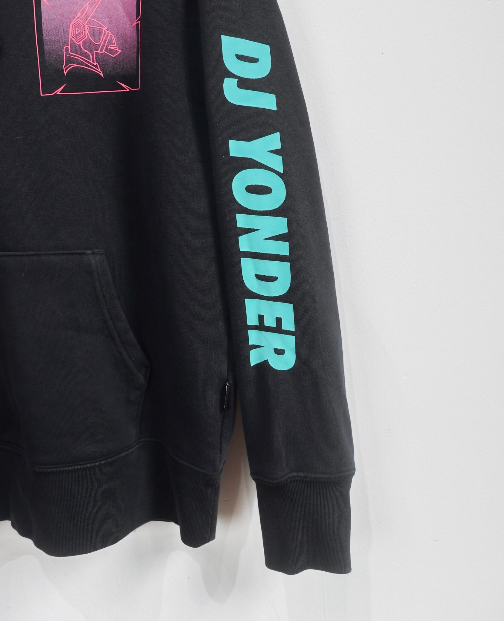 12.21.23 - VTG PULLOVER HOODIE -UNIQLO X FORTNITE
