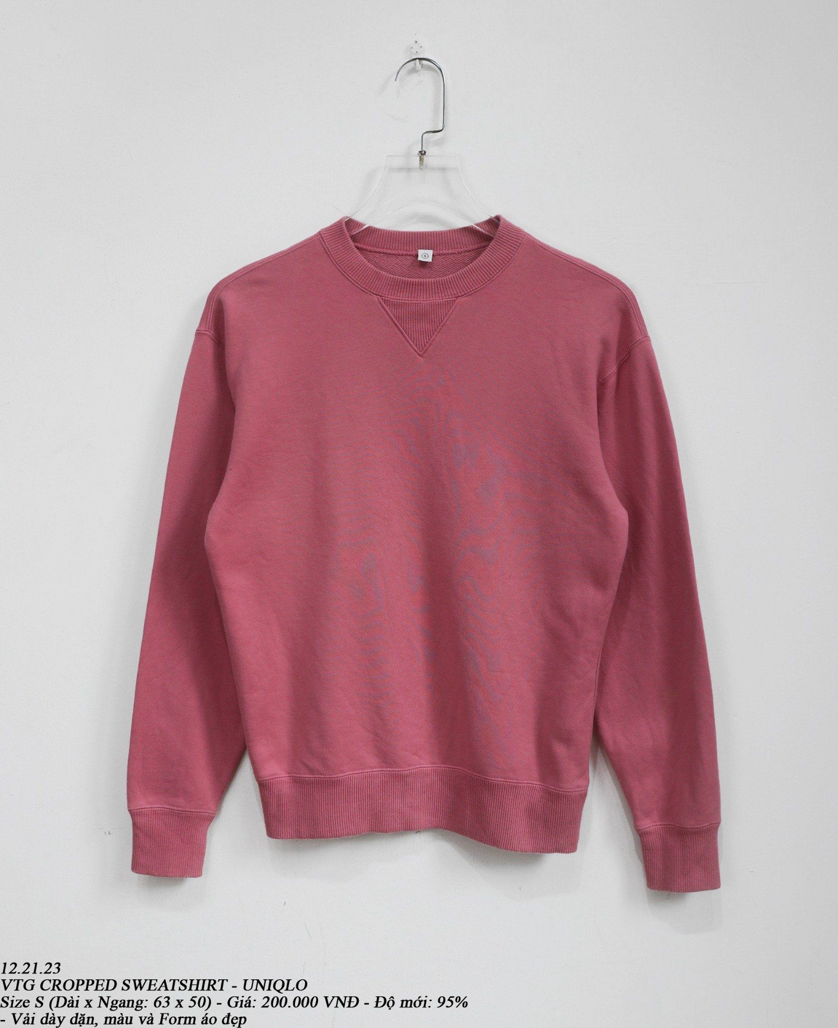 12.21.23 - VTG SWEATSHIRT - UNIQLO