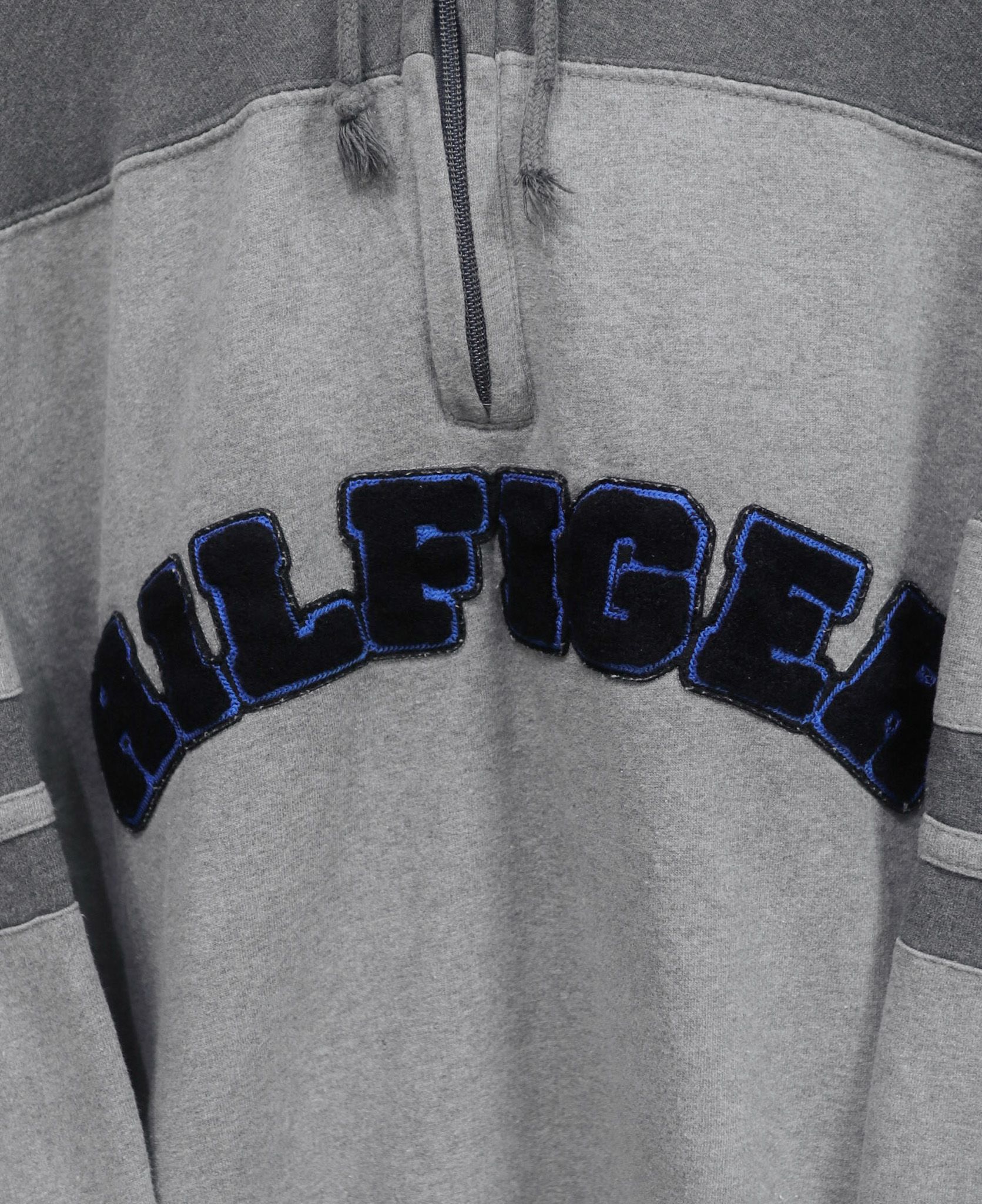 11.23.23 - VTG PULLOVER HOODIE - TOMMY HILFIGER